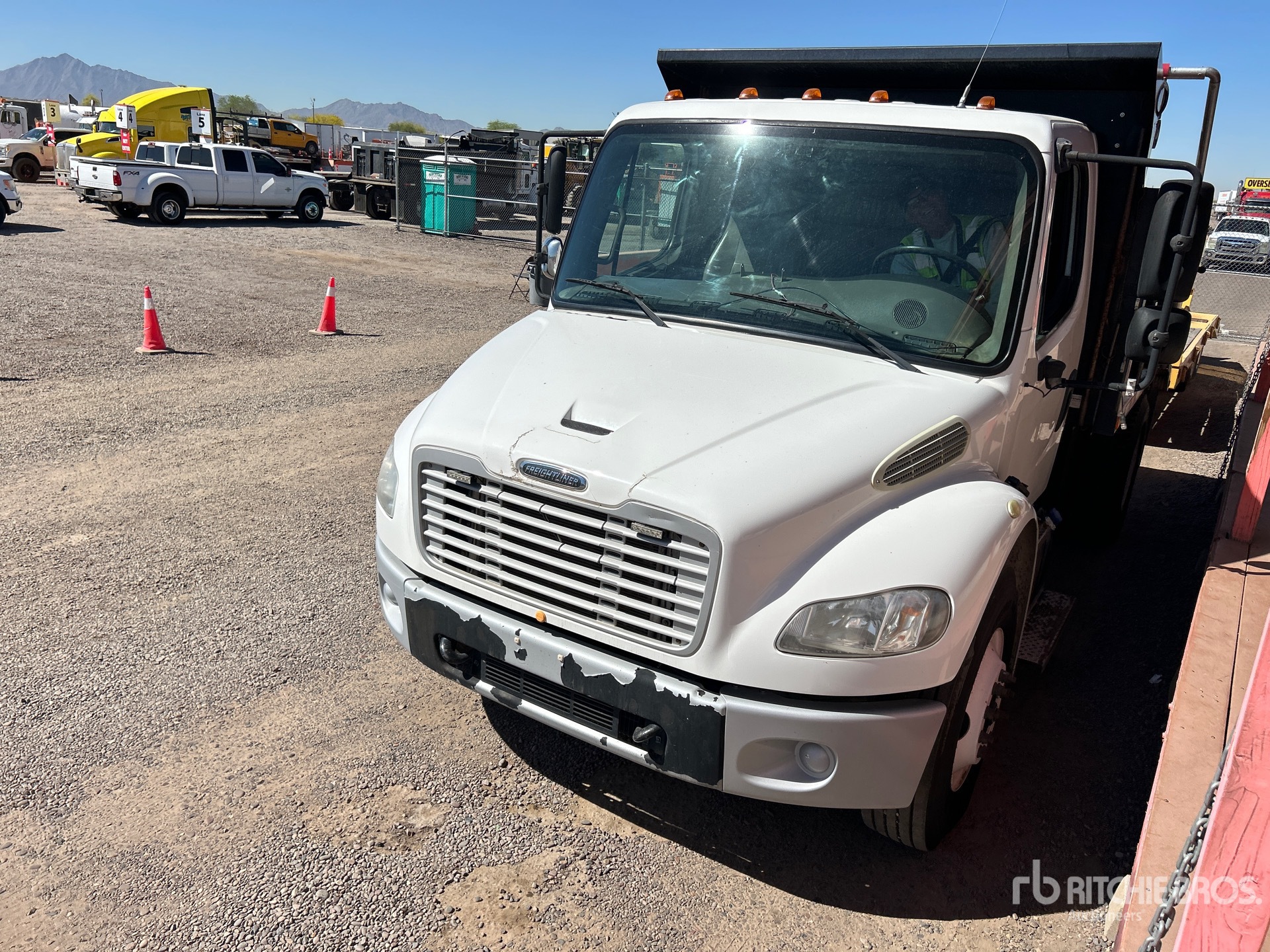 2014 Freightliner M2106