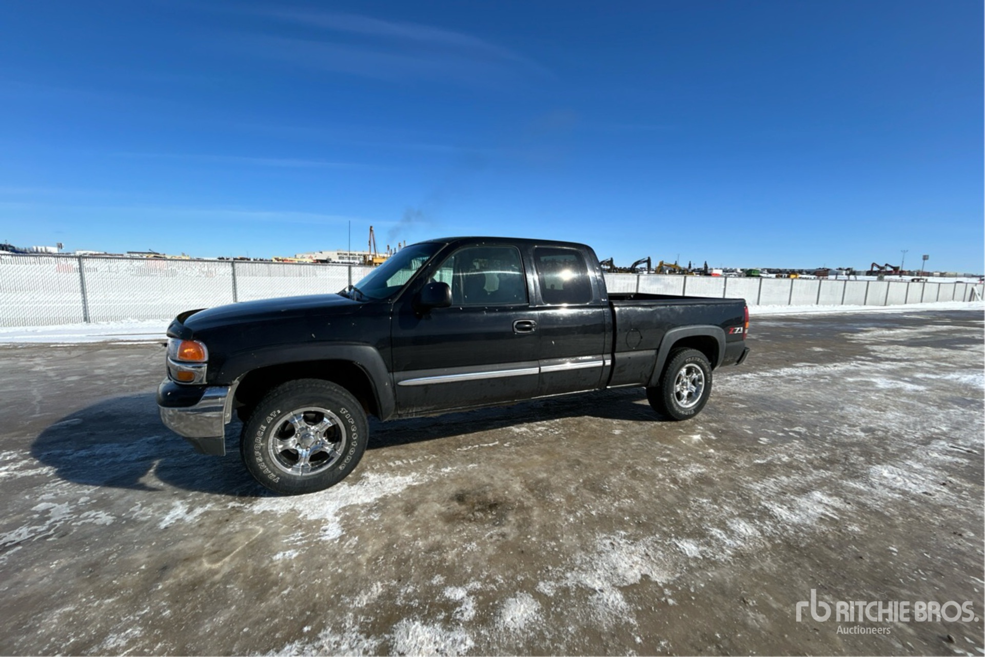 General Appearance with Foto, angolo anteriore sinistro