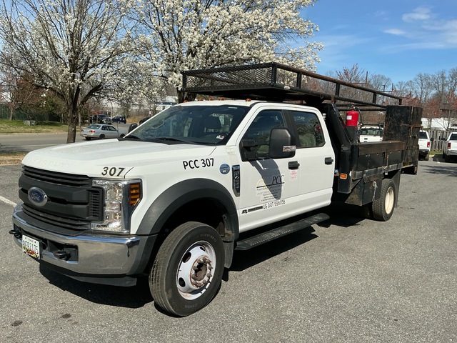 2018 Ford F-450 XL 4x2 Crew Cab Flatbed Truck