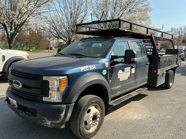 2017 Ford F-450 XL 4x2 Crew Cab Flatbed Truck