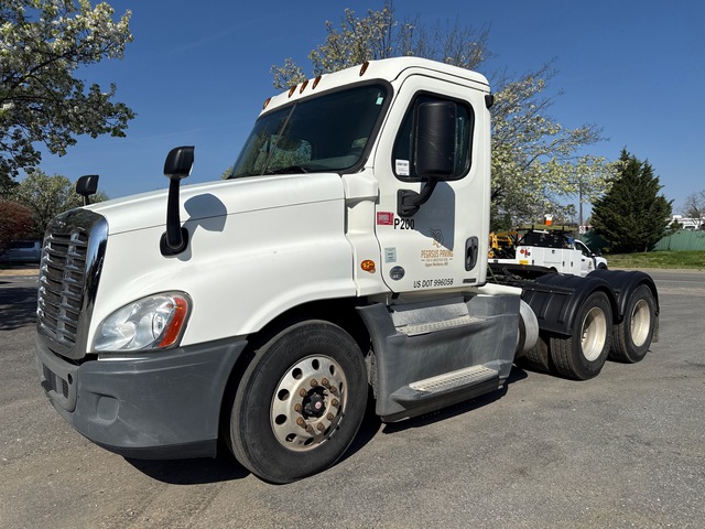 2017 Freightliner Cascadia 125 6x4 T/A Day Cab Truck Tractor