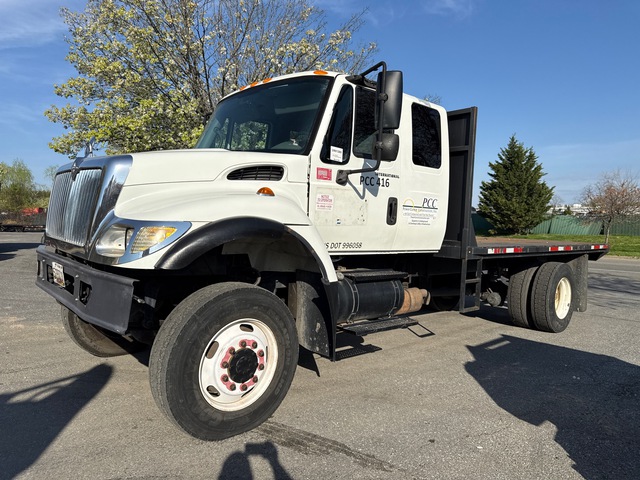 2007 International 7300 4x4 Extended Cab Flatbed Truck