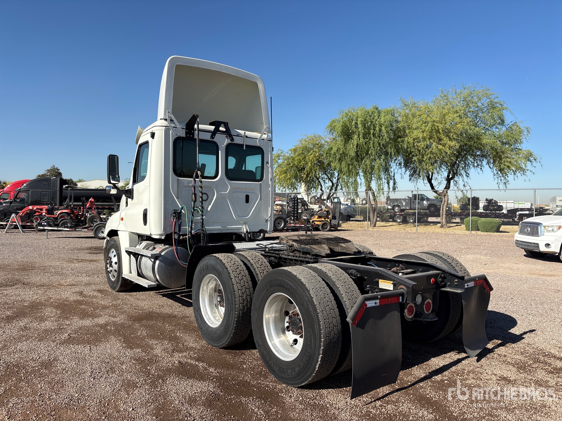 General Appearance with Foto, angolo posteriore sinistro