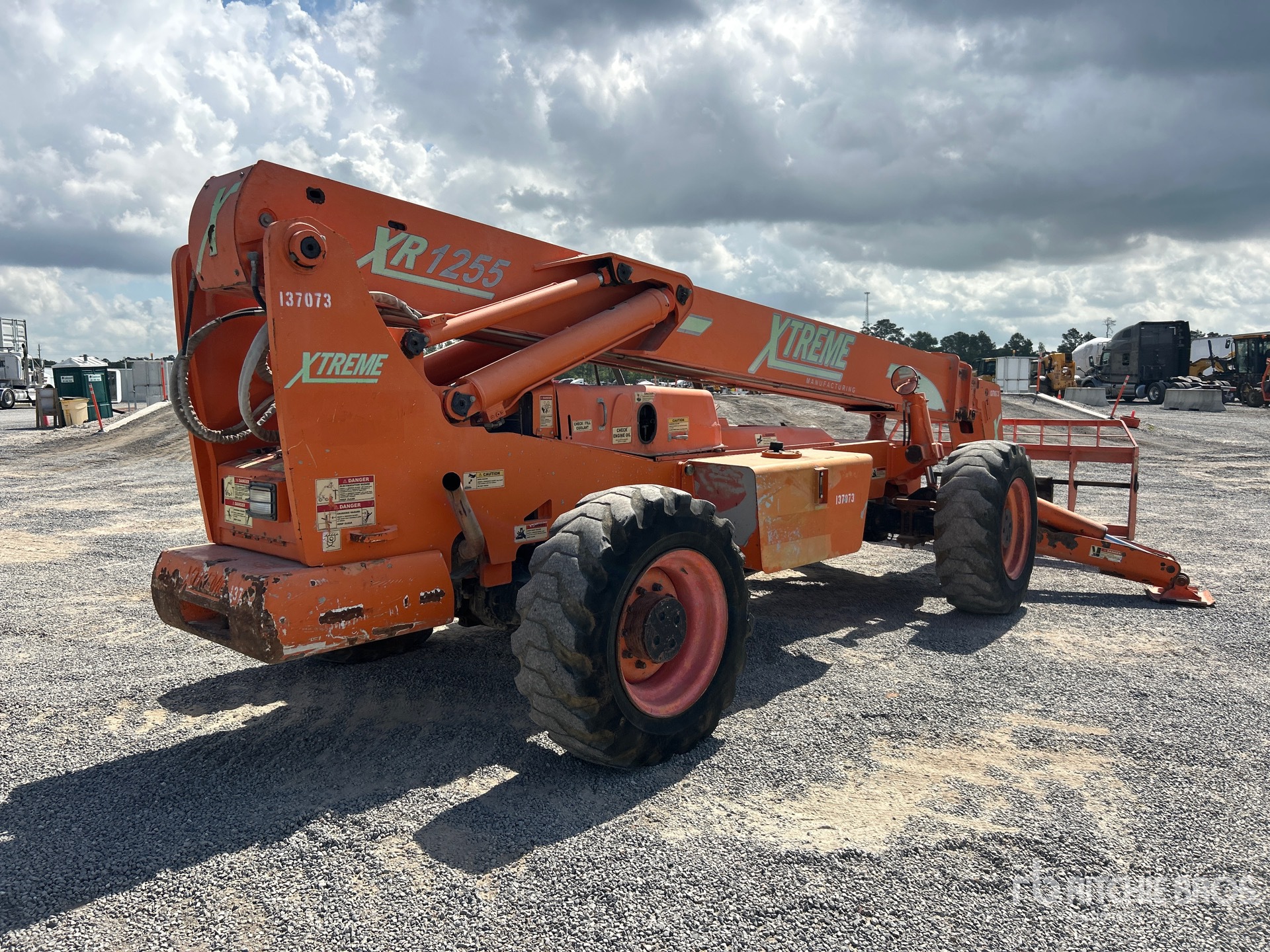 General Appearance with Picture, Right Rear Corner