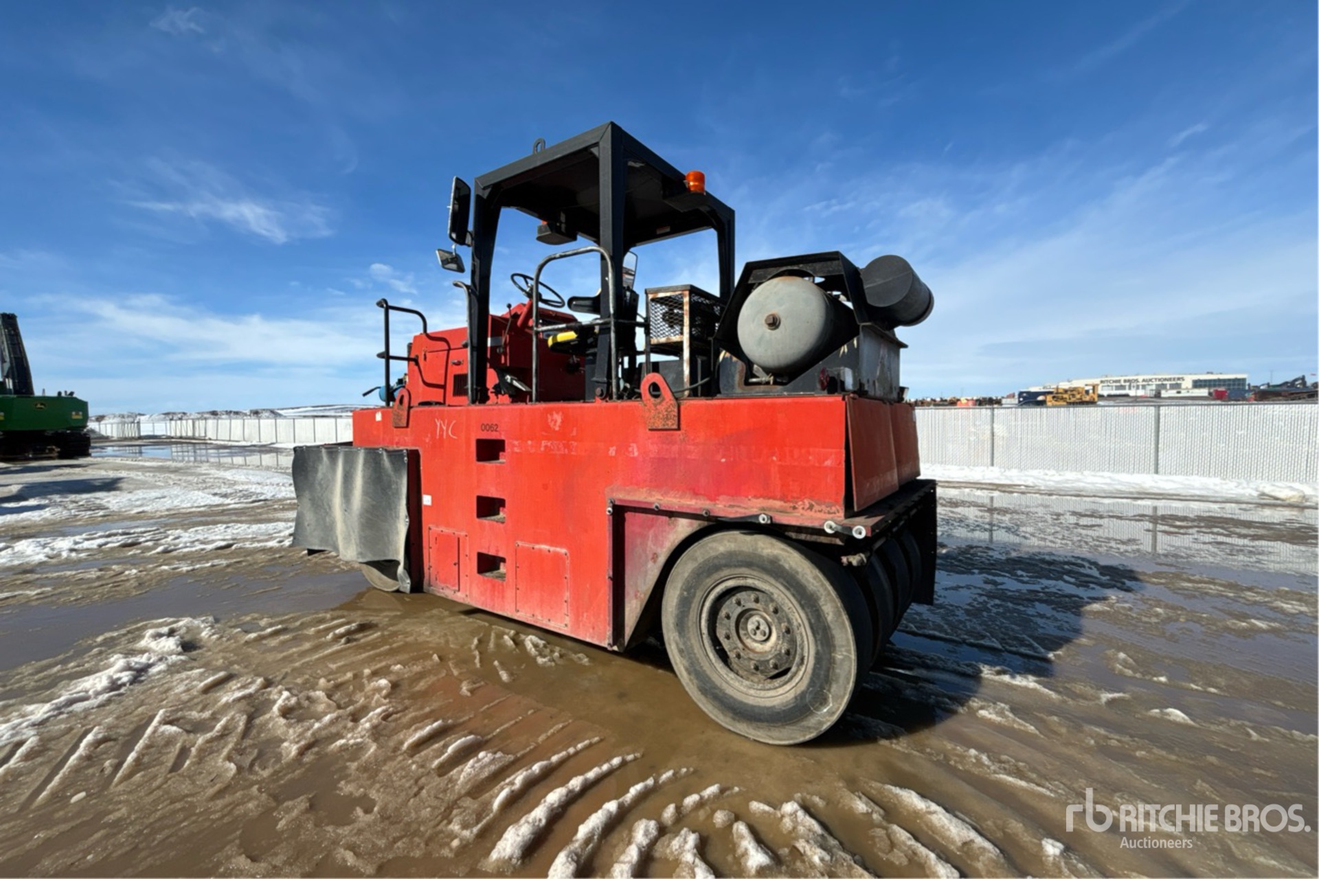 General Appearance with Bild, Ecke hinten links