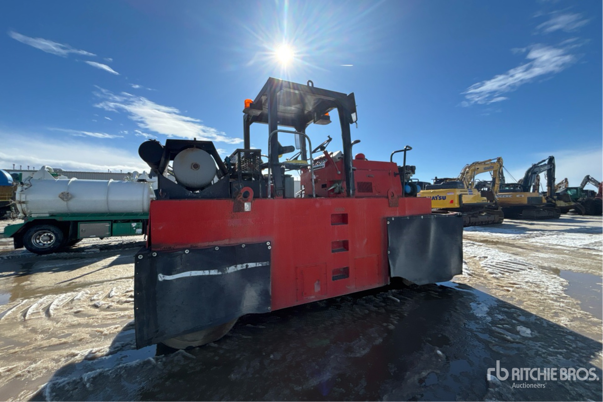 General Appearance with Bild, Ecke hinten rechts