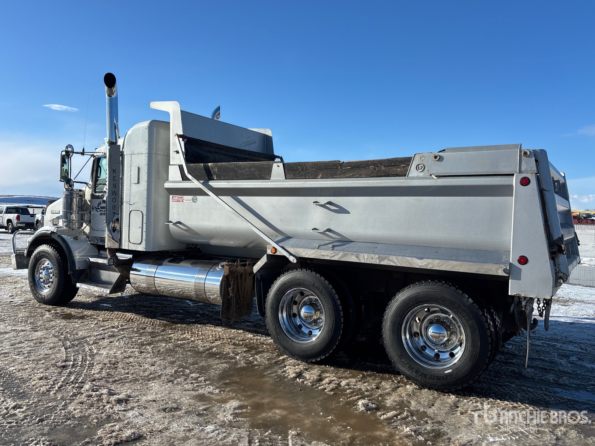 General Appearance with Foto, angolo posteriore sinistro