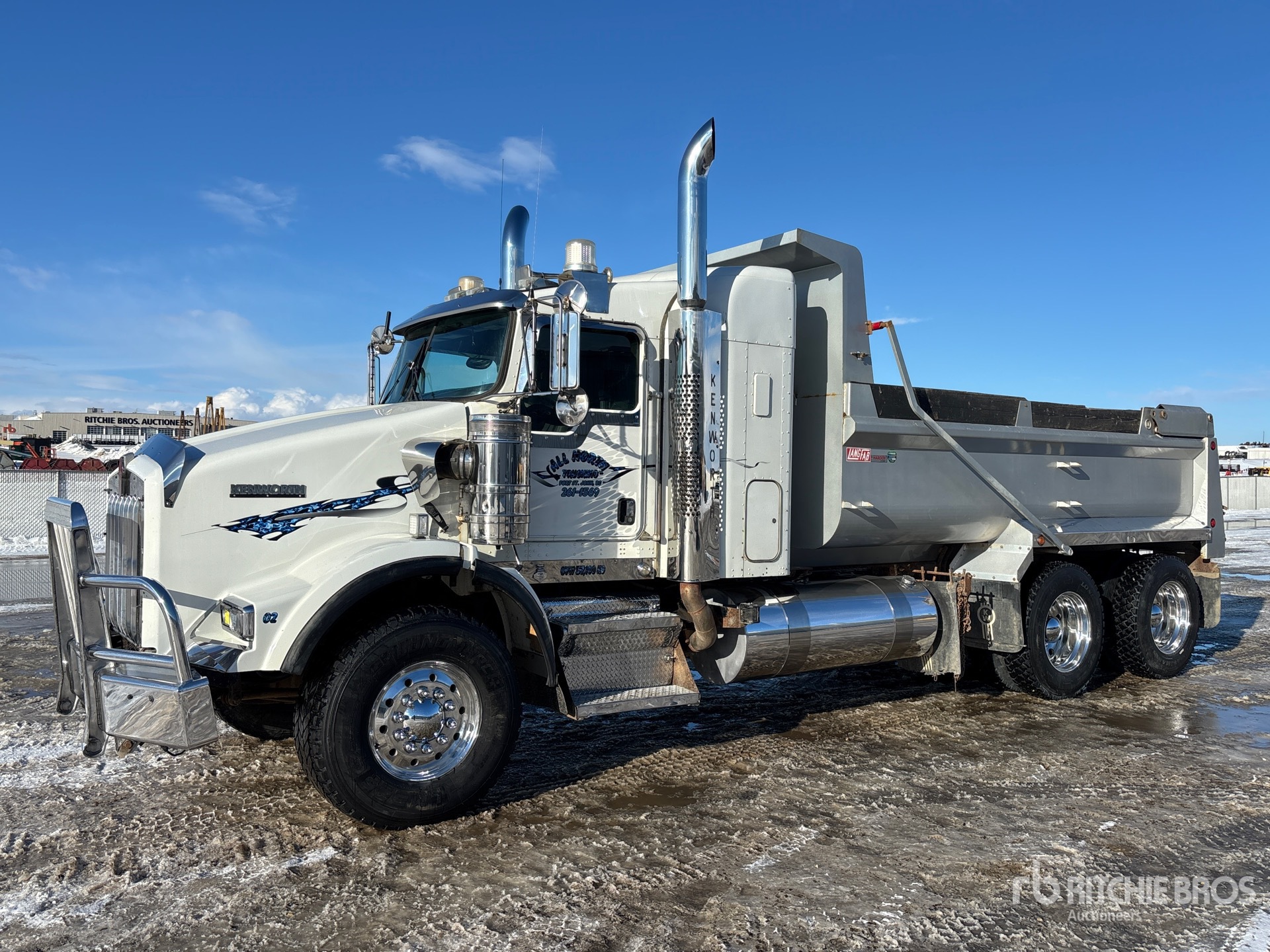 General Appearance with Foto, angolo anteriore sinistro