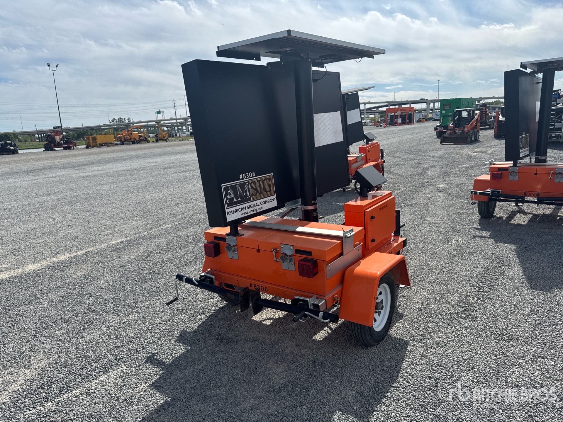 General Appearance with Foto, angolo anteriore sinistro