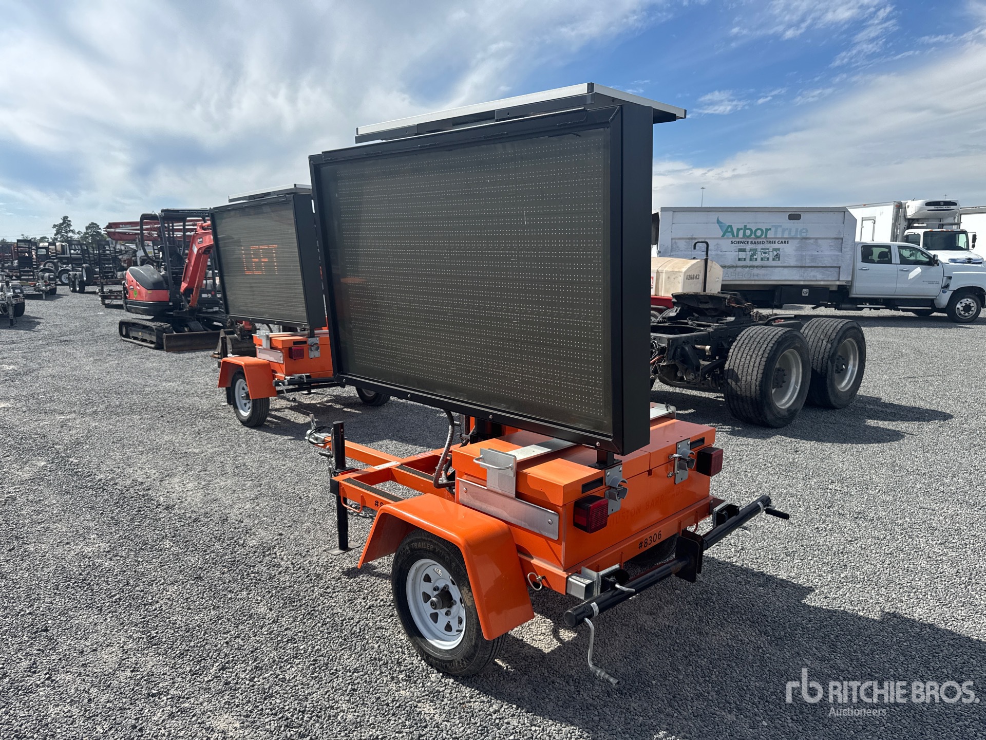 General Appearance with Foto, angolo posteriore sinistro