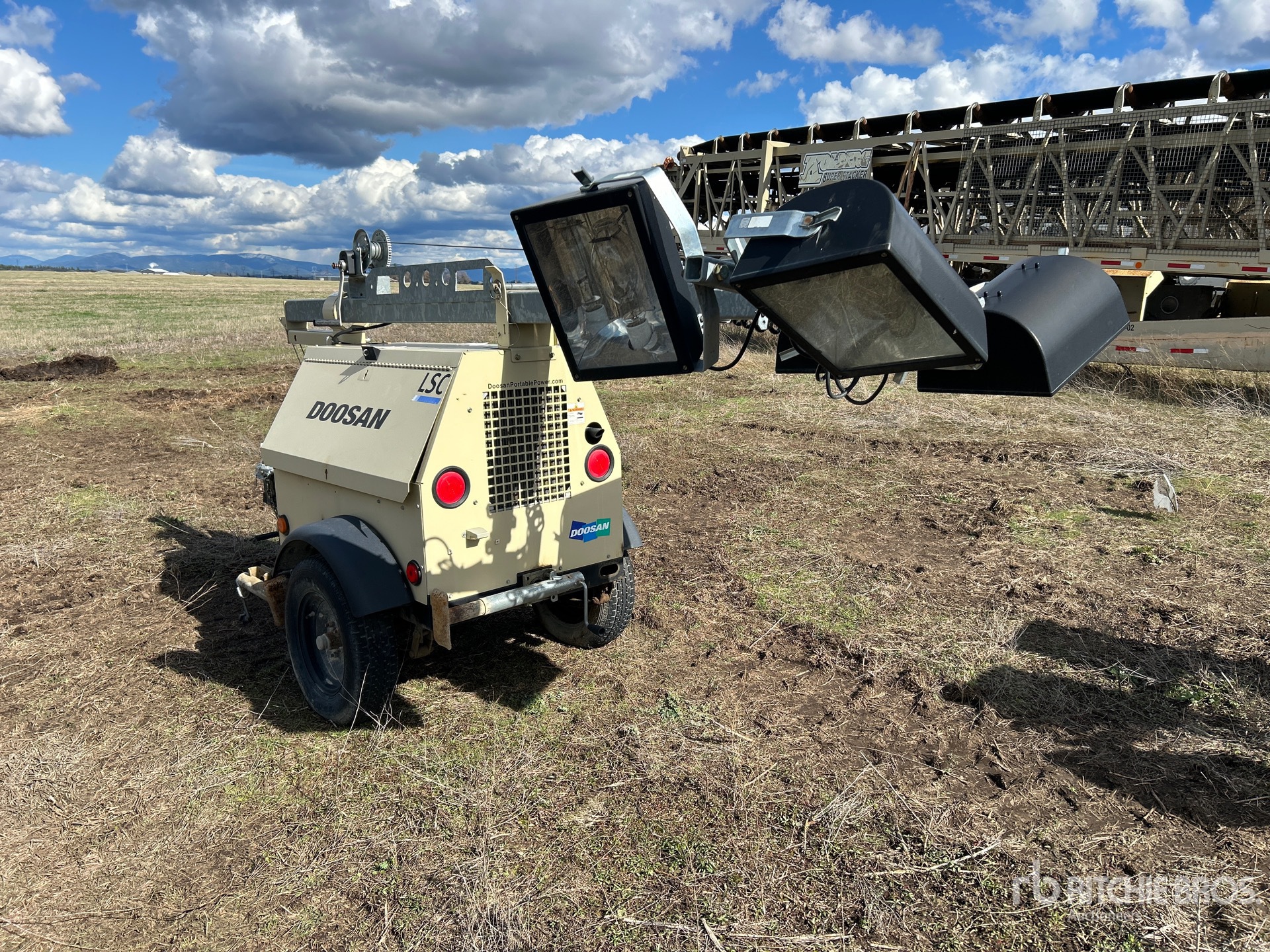 General Appearance with Imagen: esquina trasera izquierda