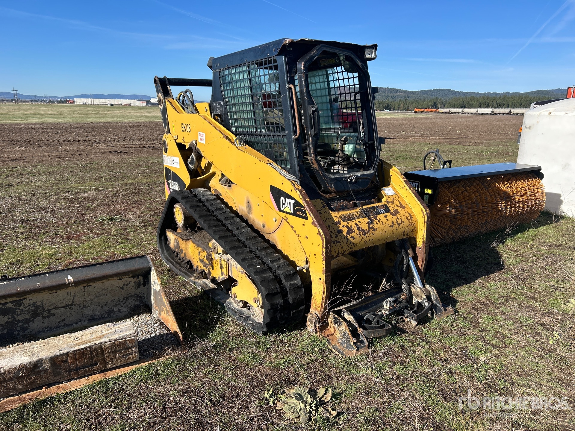 General Appearance with Picture, Right Front Corner