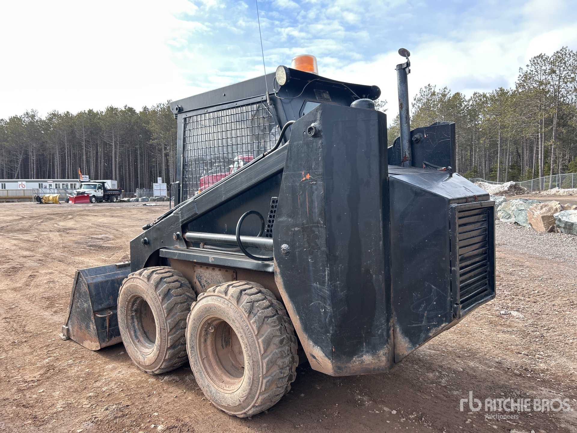 General Appearance with Foto, angolo posteriore sinistro