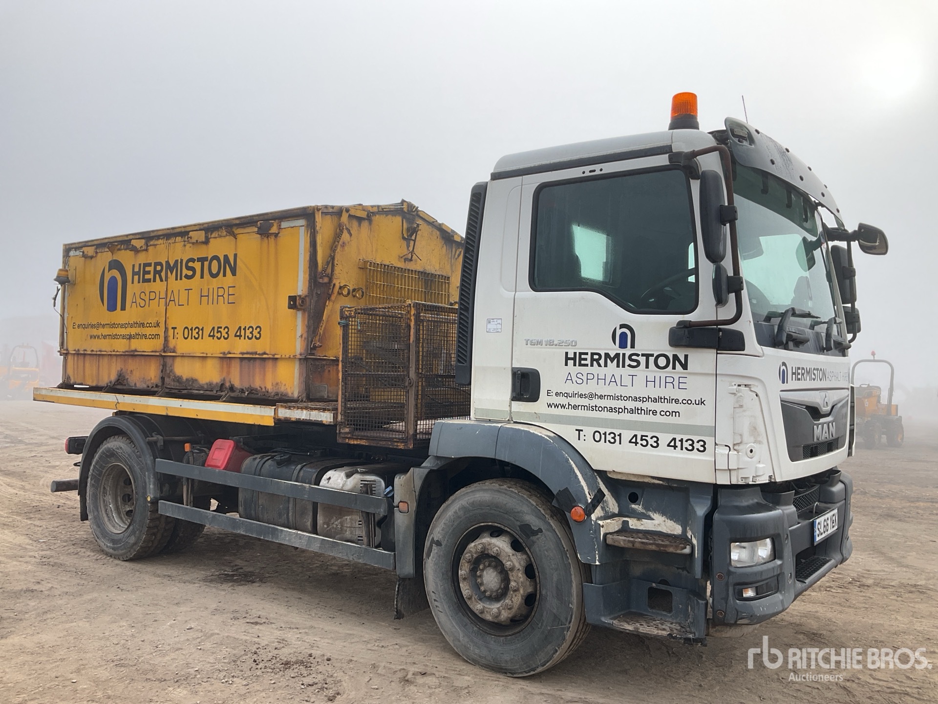 Aspect général with Image, coin avant droit