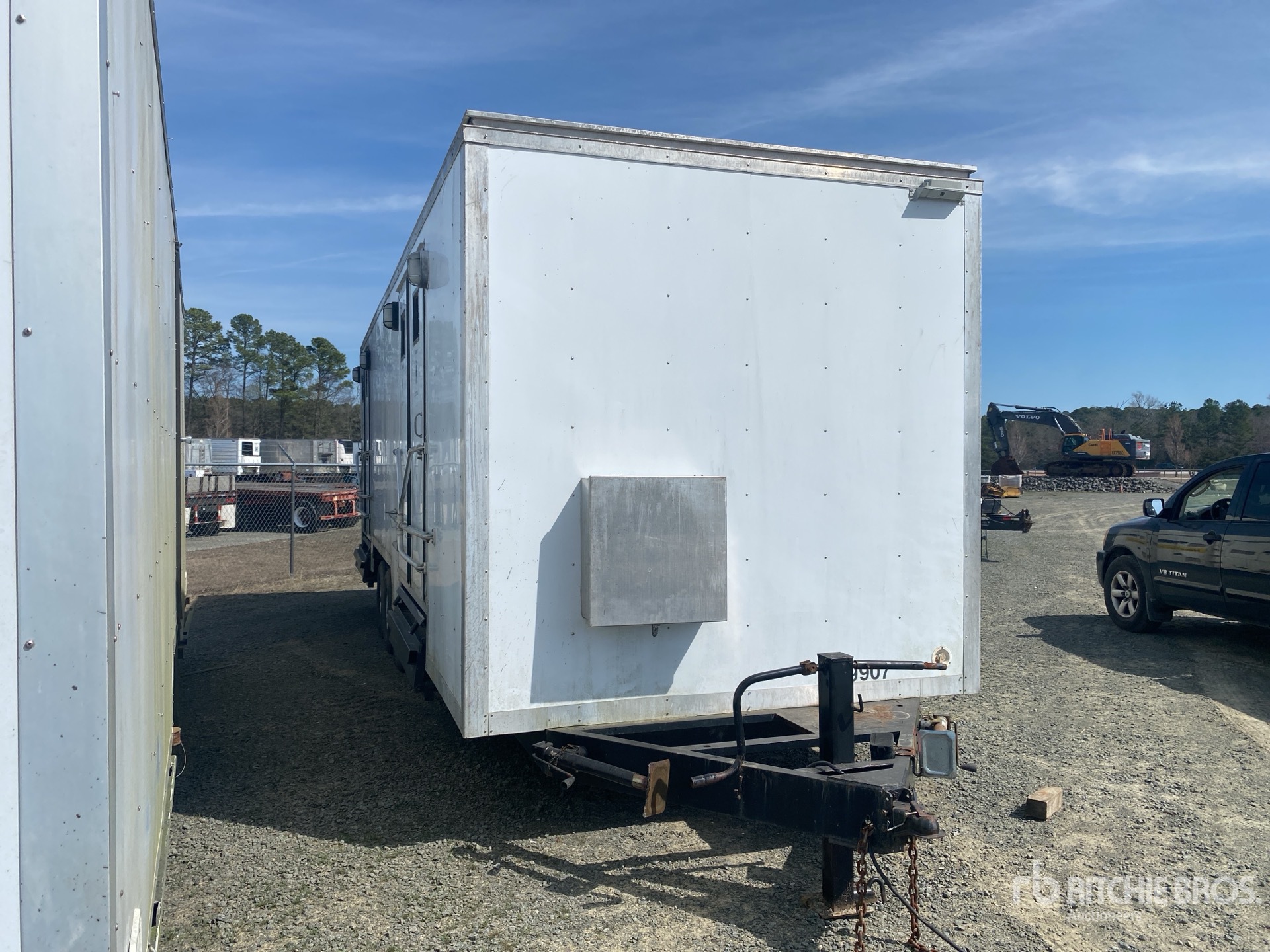 General Appearance with Bild, Ecke vorne rechts