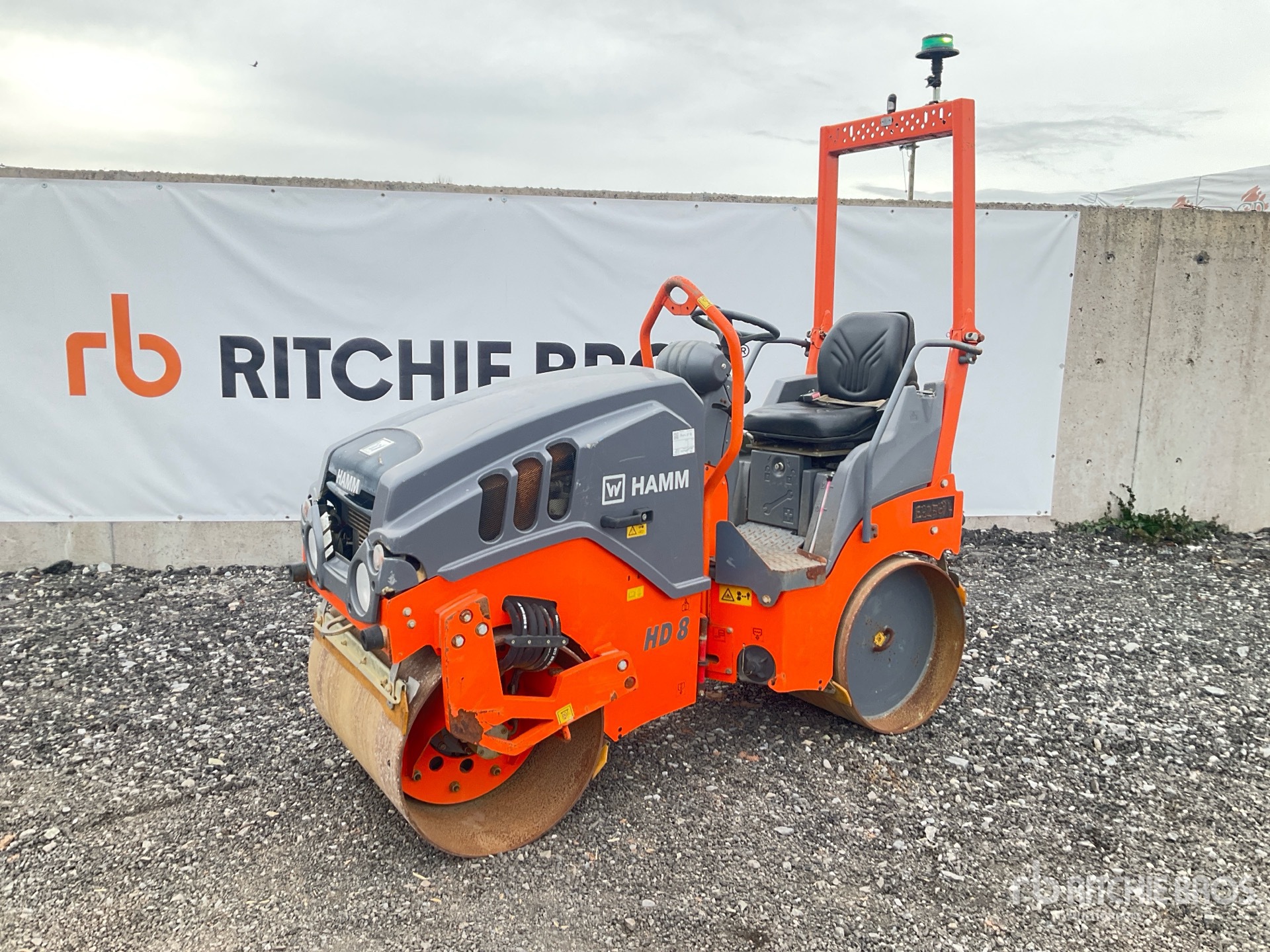 General Appearance with Foto, angolo anteriore sinistro