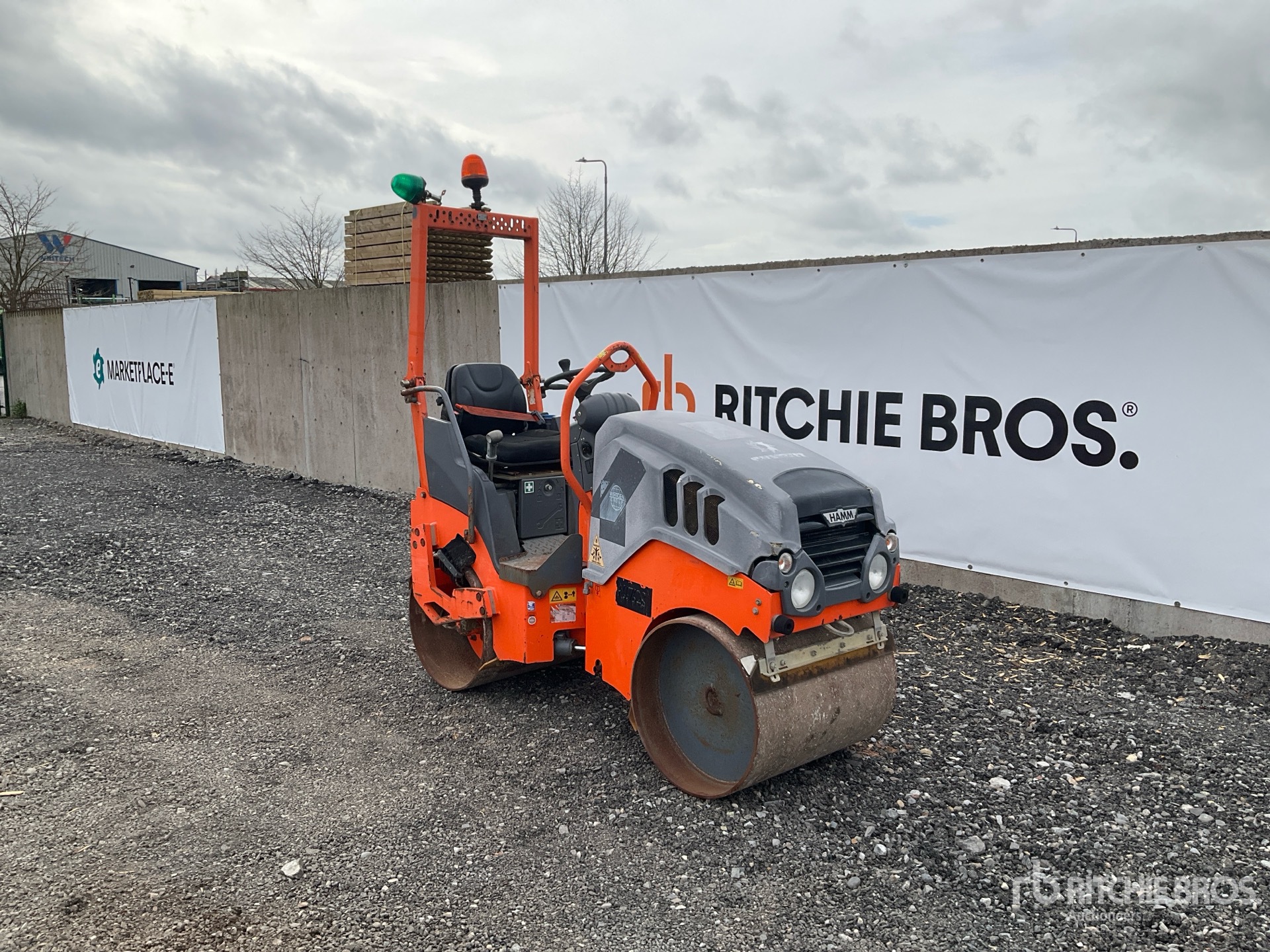 General Appearance with Picture, Right Front Corner