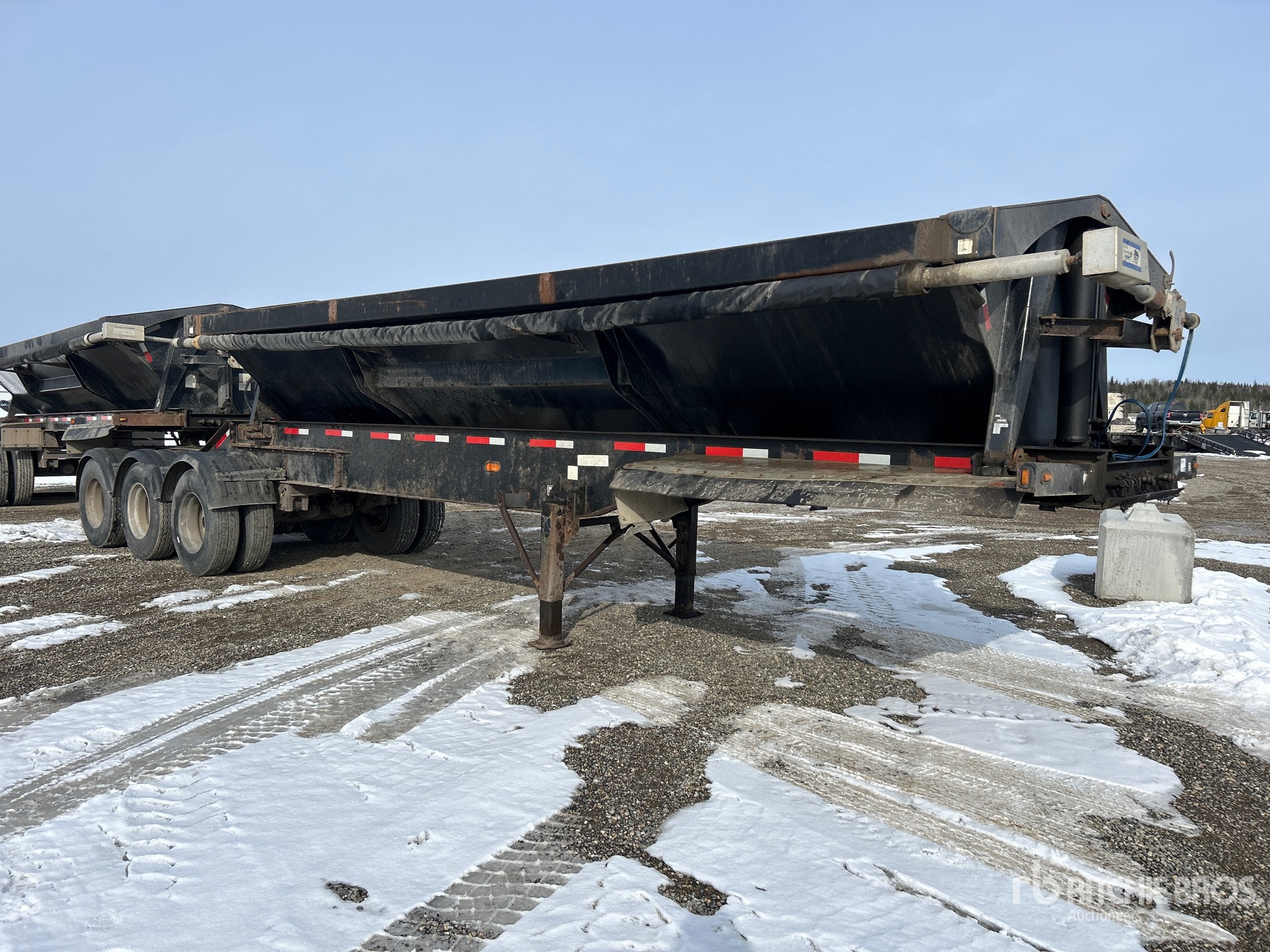 General Appearance with Image, coin avant droit