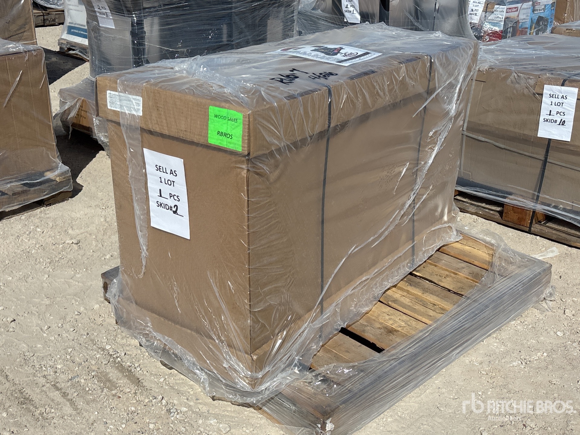 General Appearance with Picture, Right Front Corner