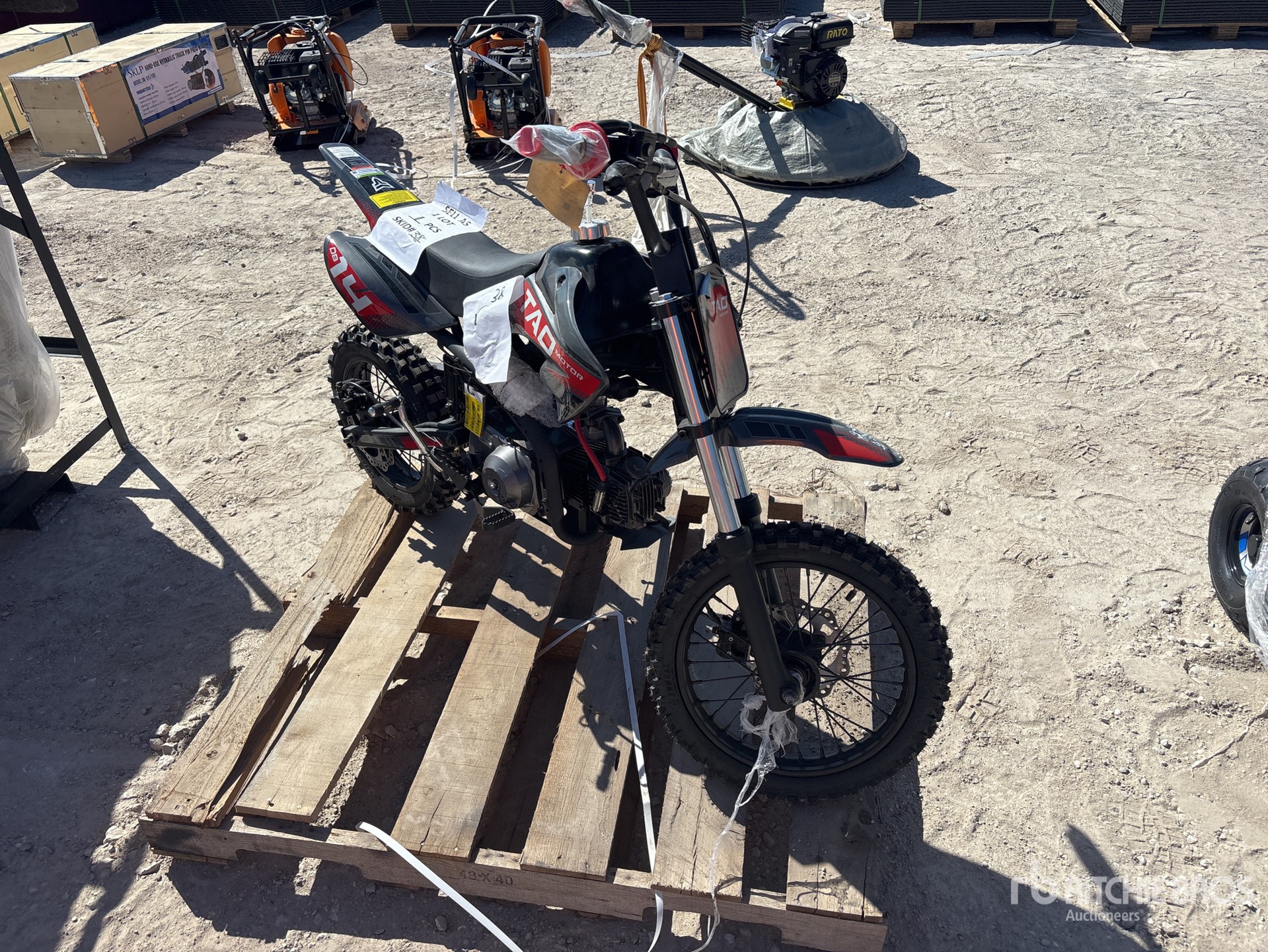 General Appearance with Picture, Right Front Corner