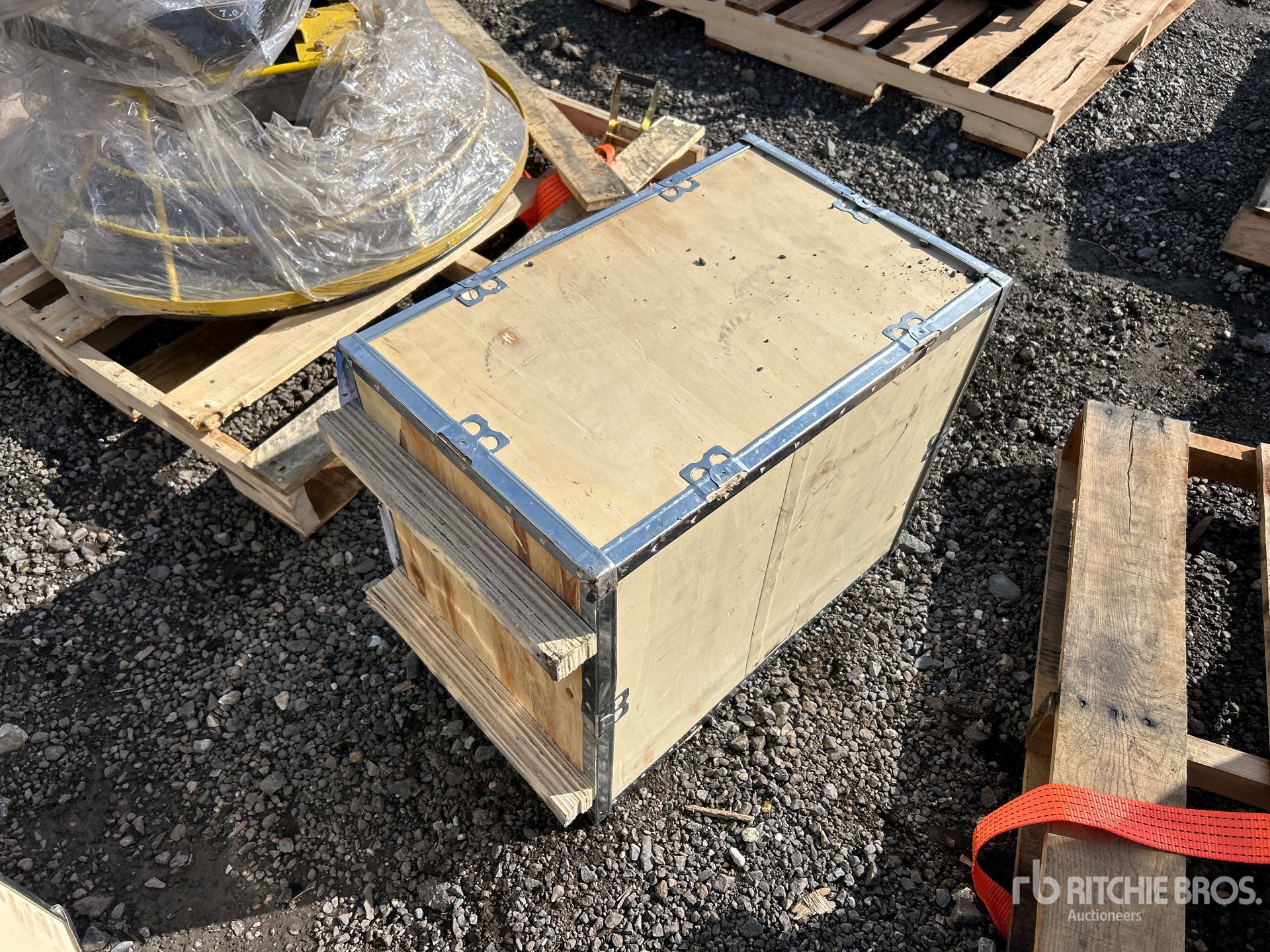 General Appearance with Foto, angolo posteriore sinistro