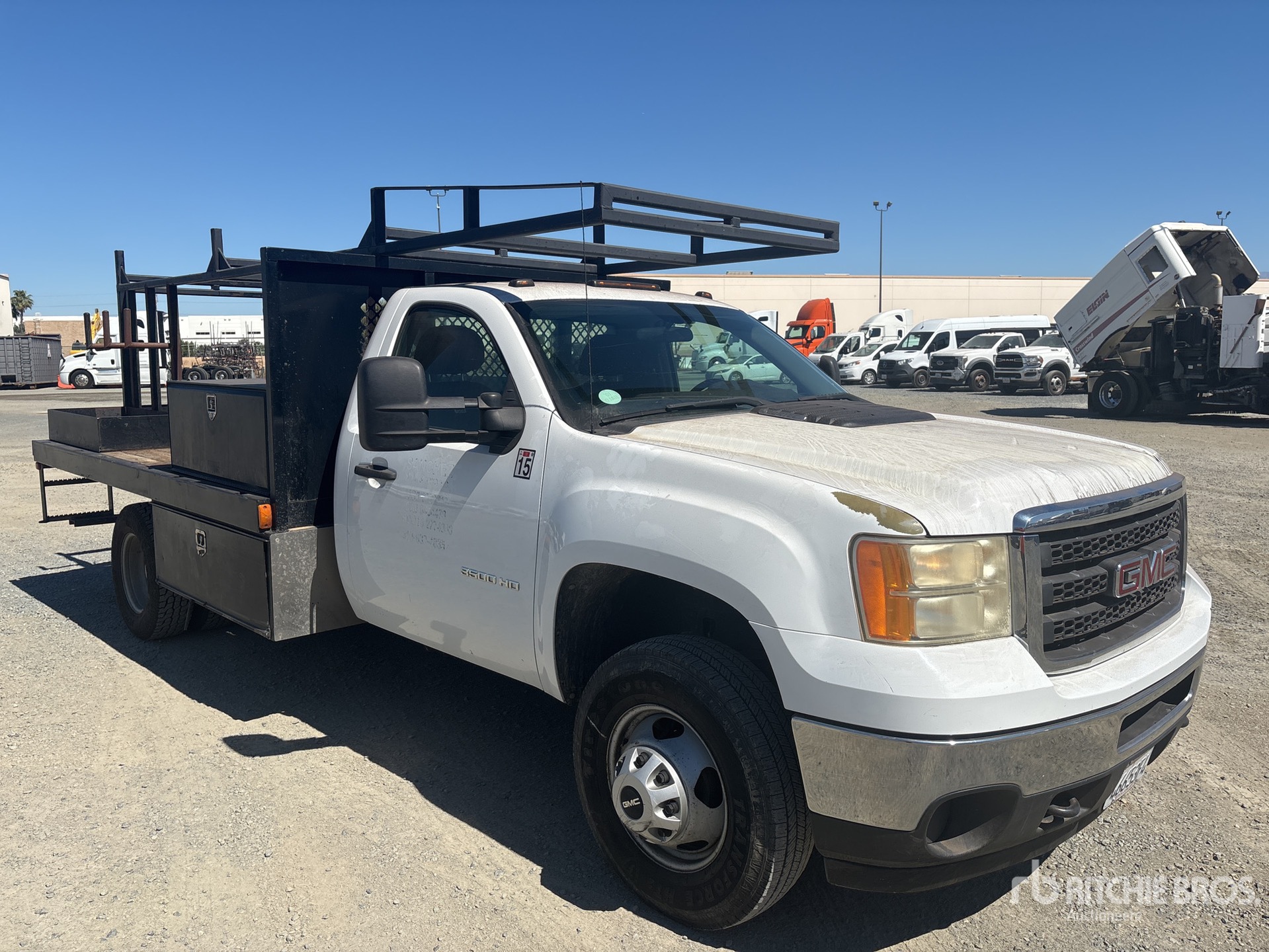 General Appearance with Bild, Ecke vorne rechts