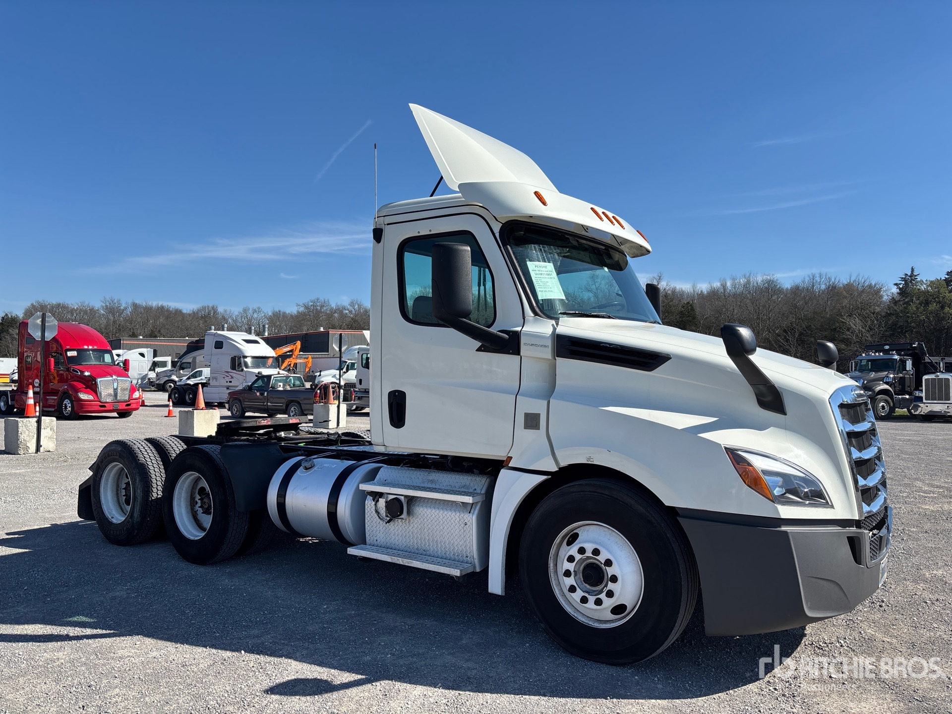 General Appearance with Bild, Ecke vorne rechts