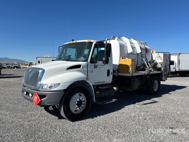 2003 International 4300 Fuel and Lube Truck