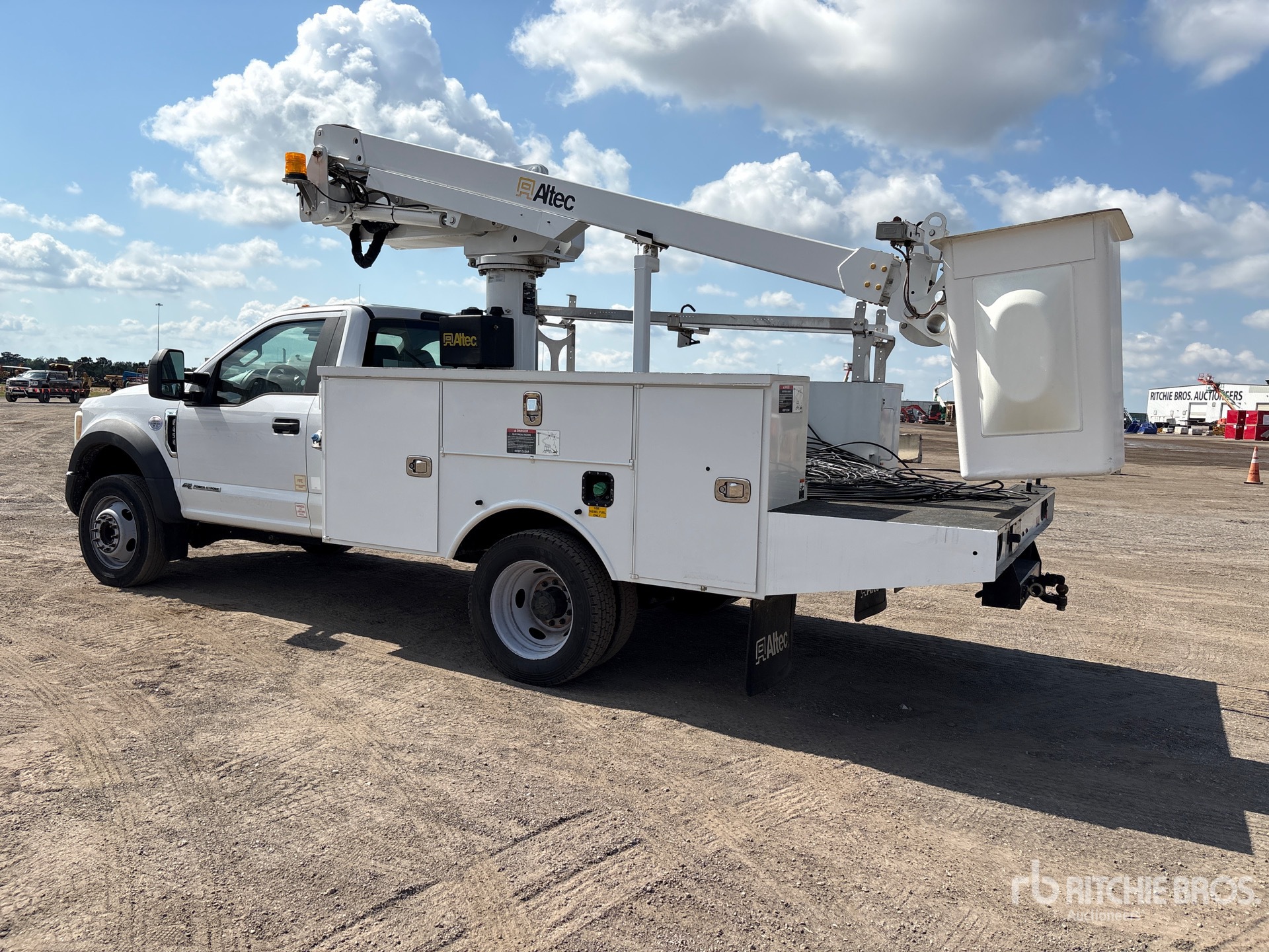 Aspect général with Image, coin arrière gauche