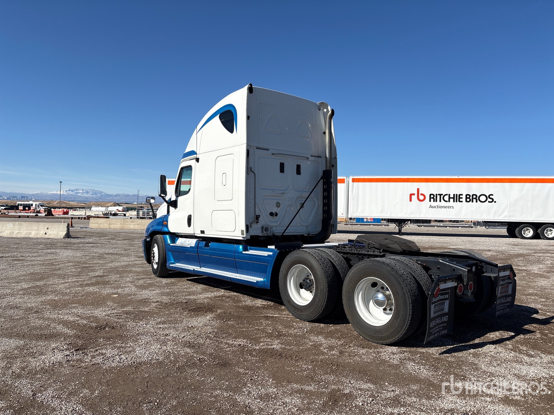 General Appearance with Foto, angolo posteriore sinistro