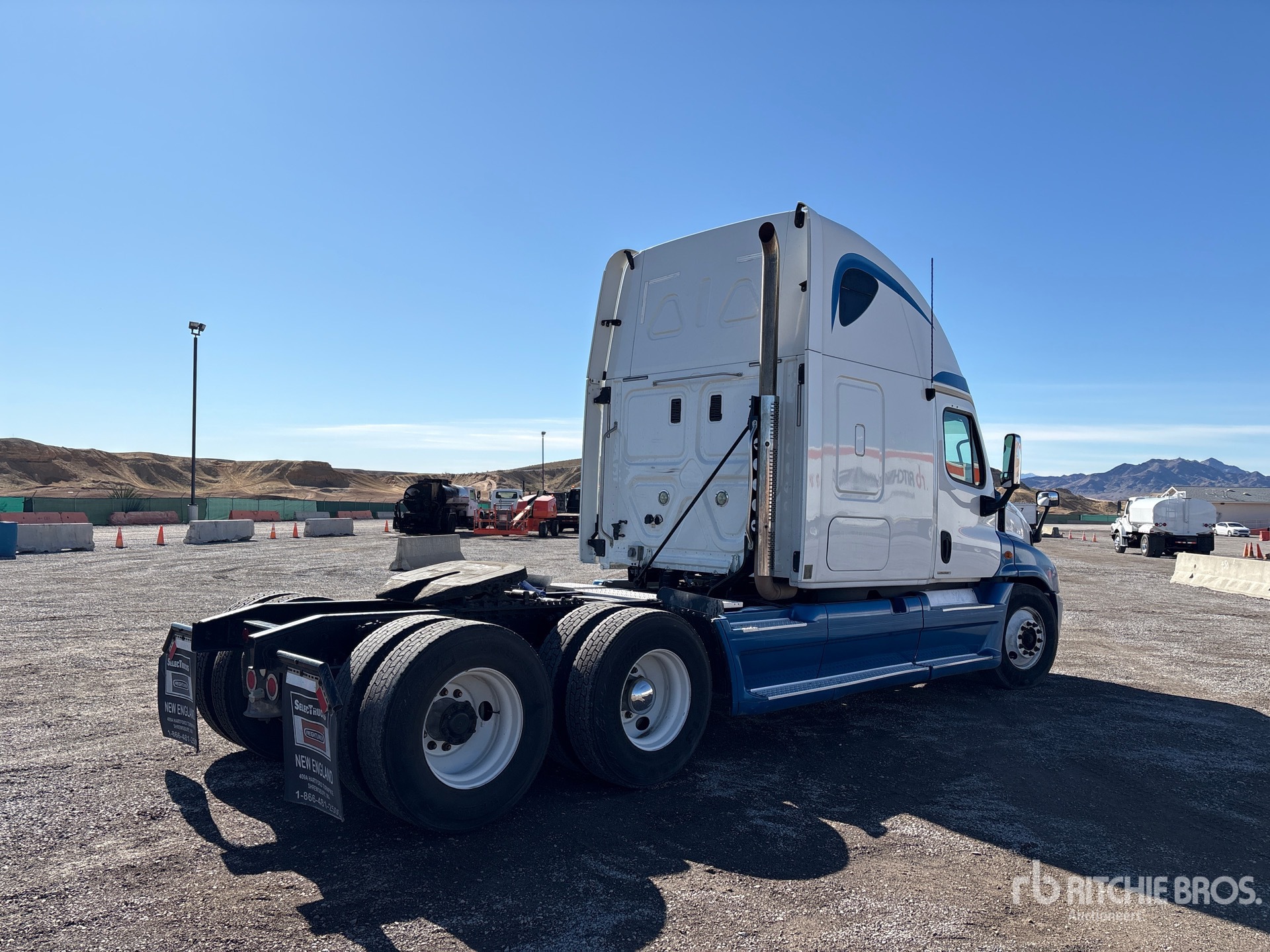 General Appearance with Foto, angolo anteriore sinistro