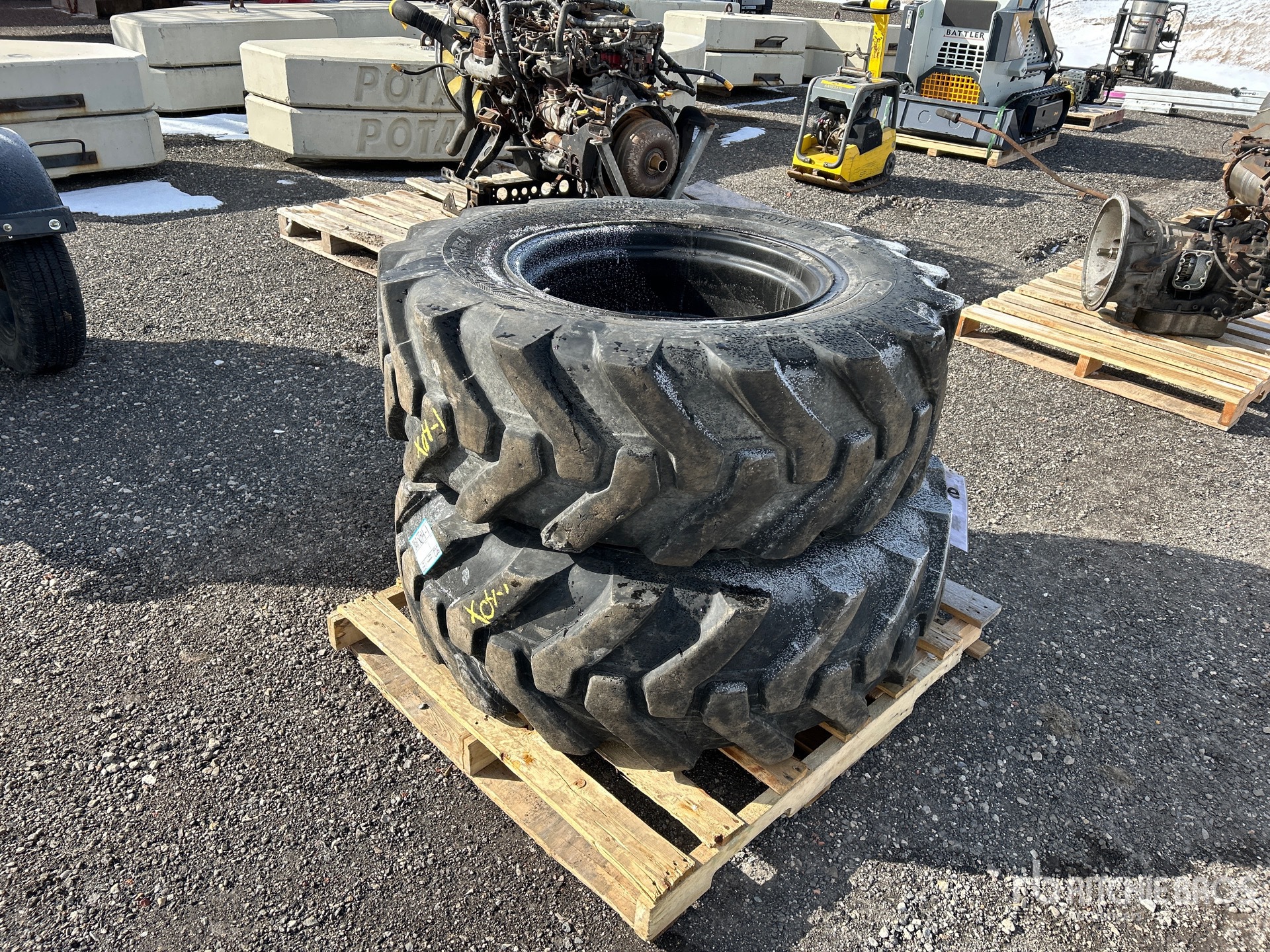 General Appearance with Picture, Left Front Corner