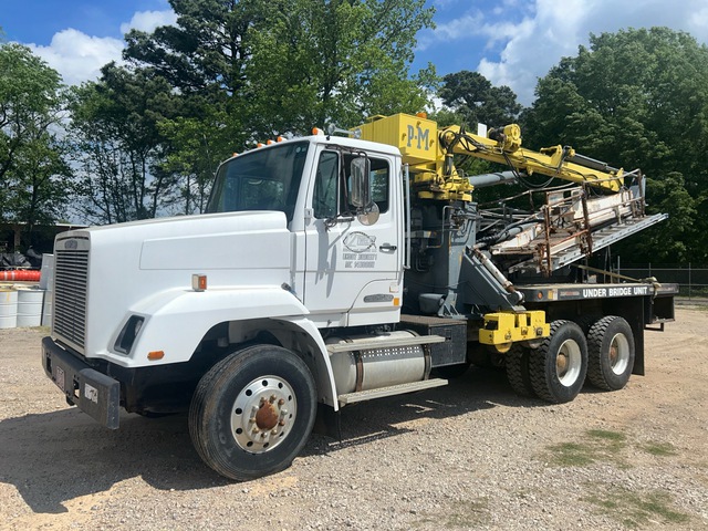 PM Snooper 600 lb Articulated Boom on 1988 Freightliner FLC112 6x4 Bridge Inspection Truck