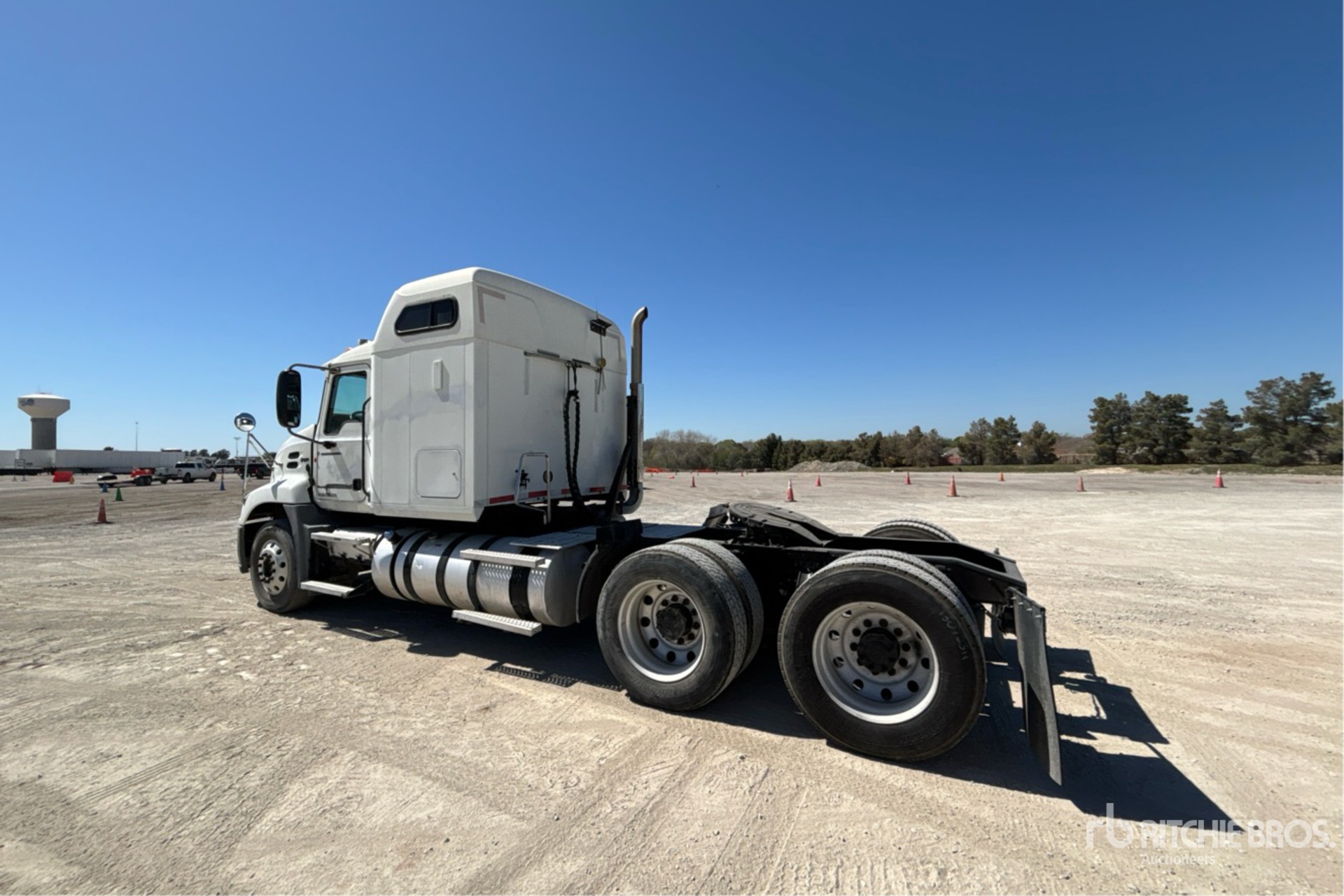 General Appearance with Bild, Ecke hinten links