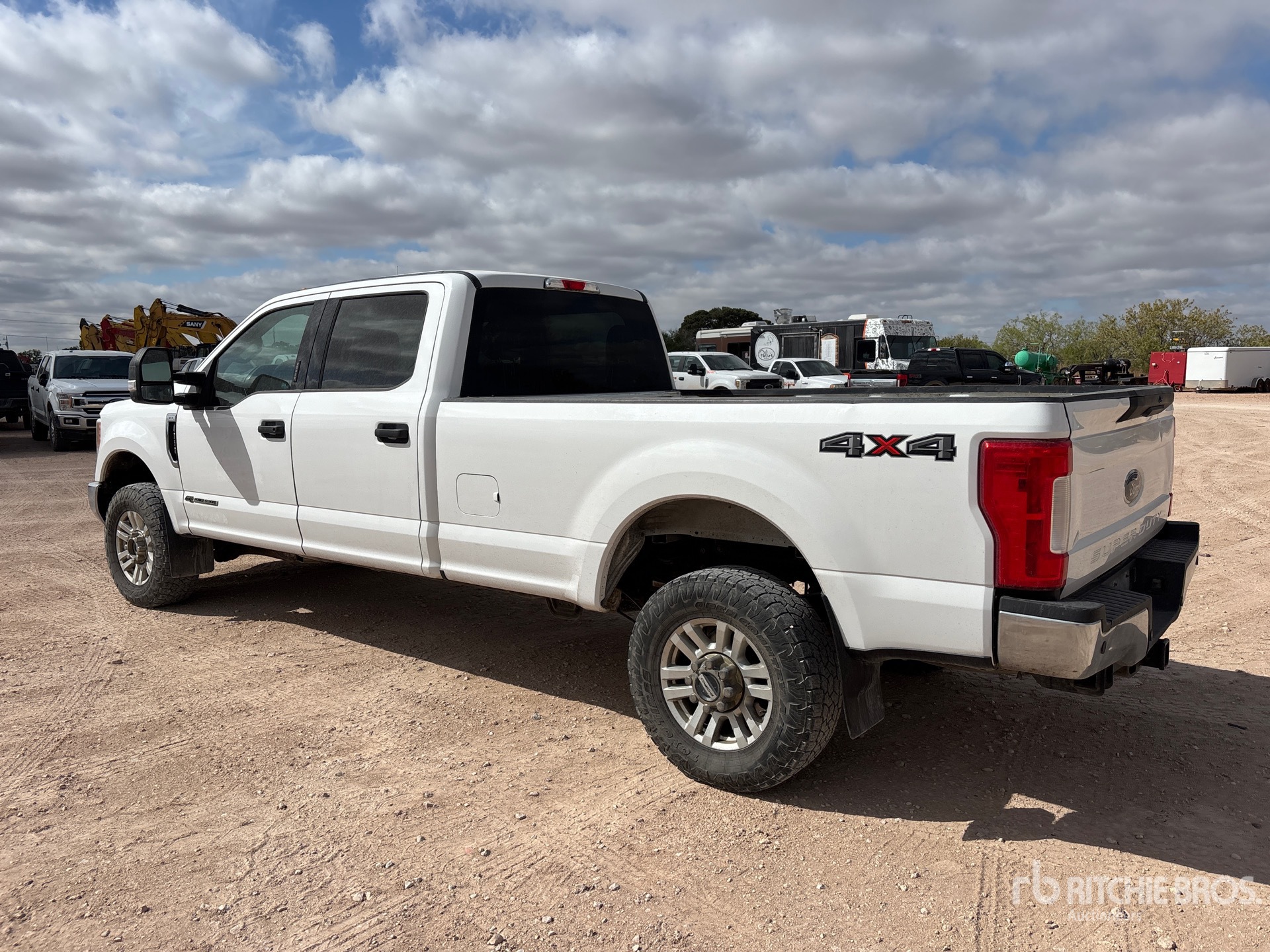 General Appearance with Foto, angolo posteriore sinistro