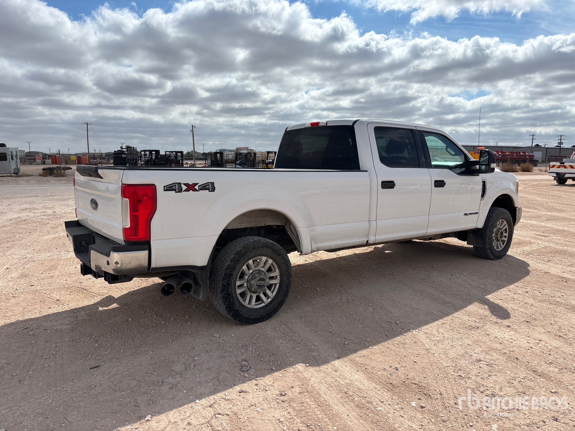 General Appearance with Foto, angolo anteriore sinistro