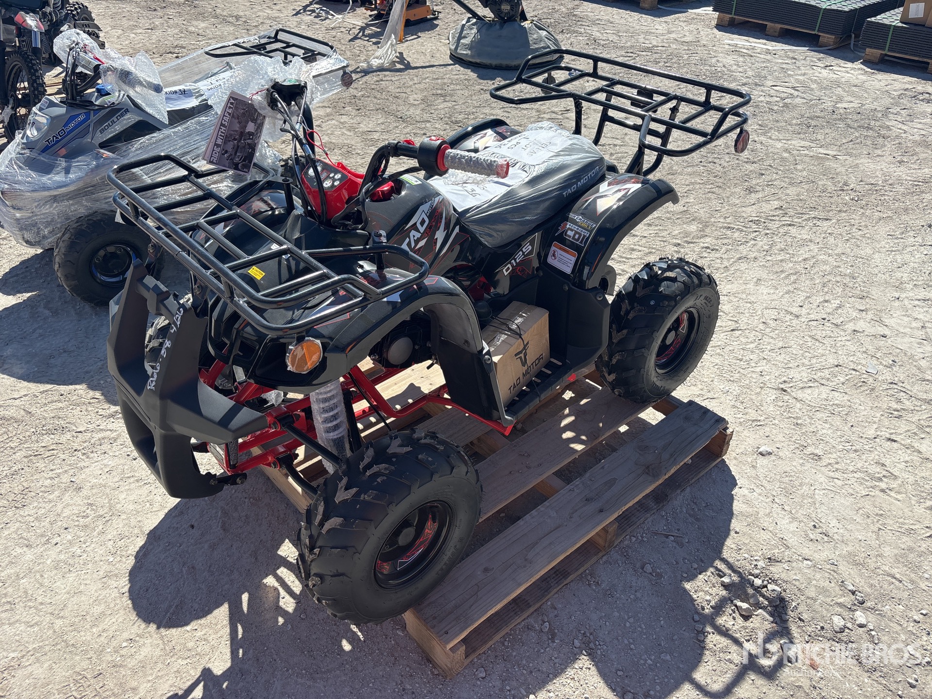 General Appearance with Bild, Ecke vorne links