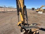 Hydraulics with Thumb Cylinder