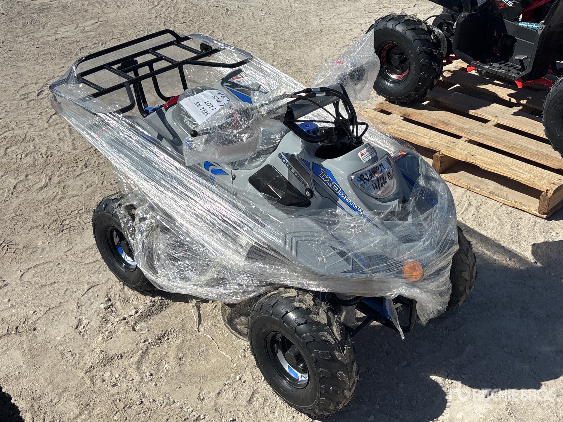 General Appearance with Picture, Right Front Corner