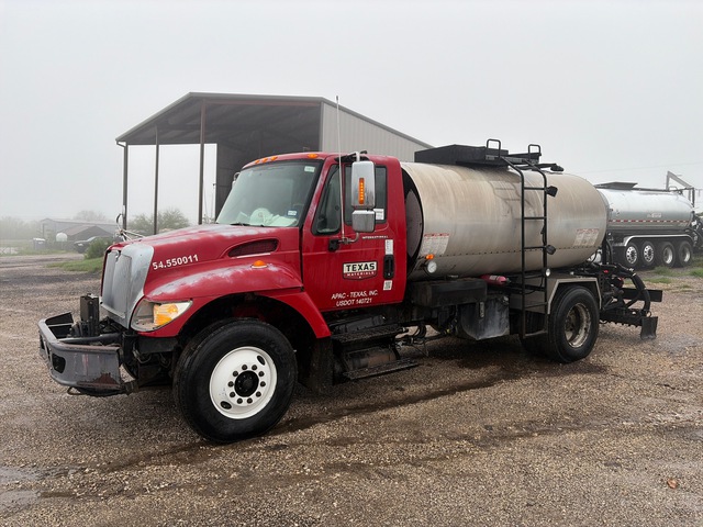 Rosco on 2006 International 7300 4x2 Asphalt Distributor Truck Rosco on 2006 International 7300 4x2 Asphalt Distributor Truck