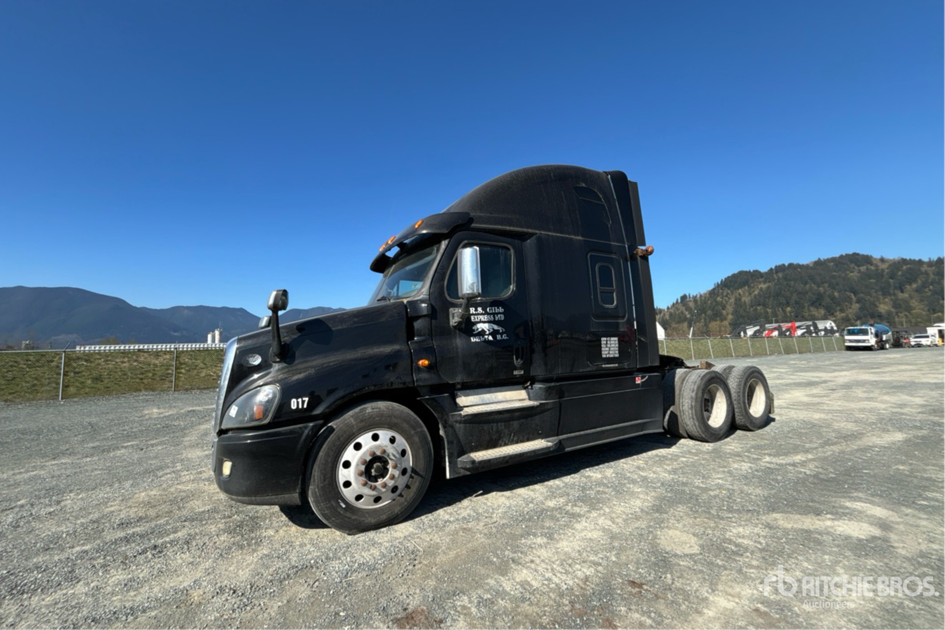 General Appearance with Picture, Left Front Corner