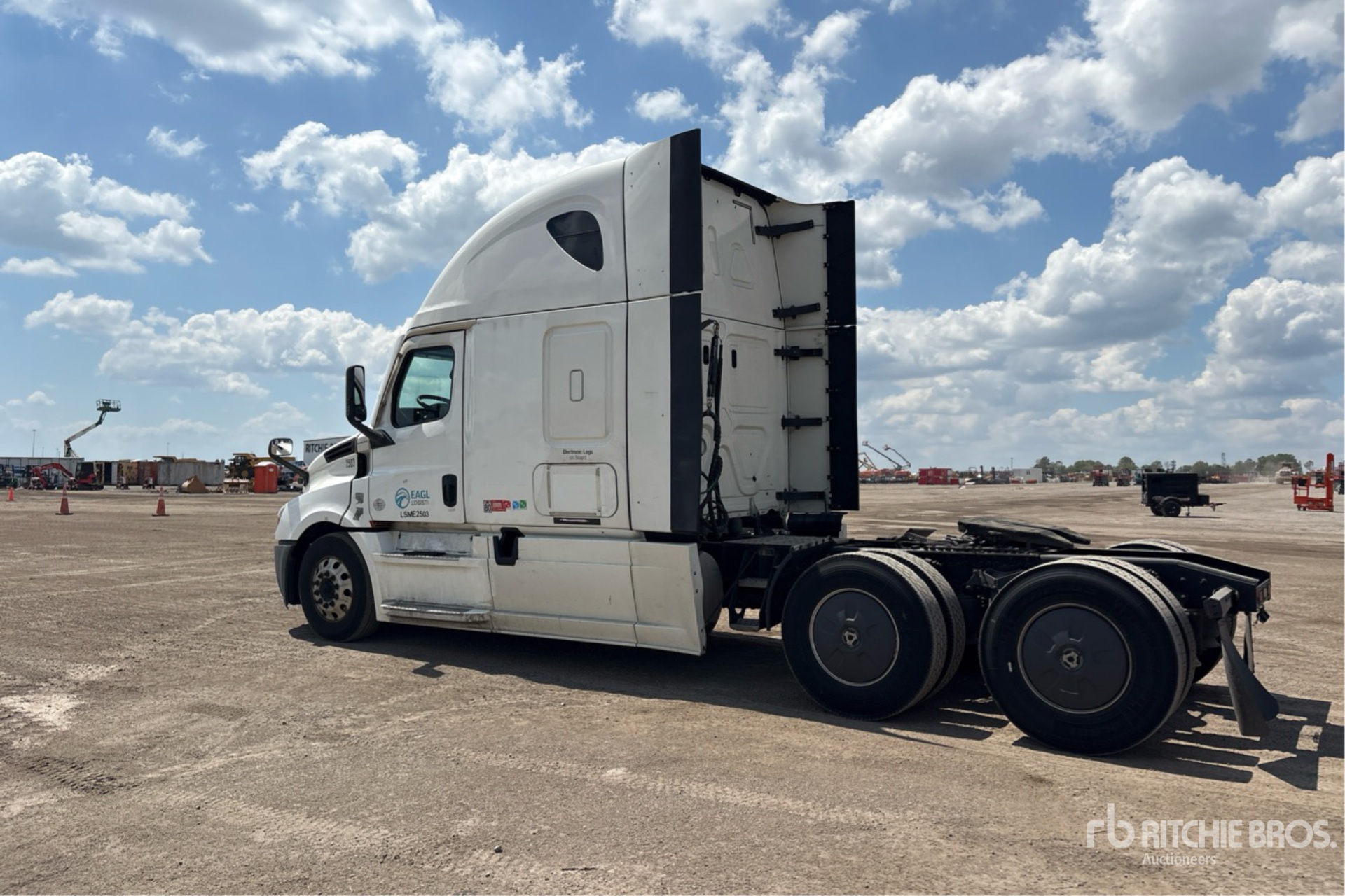 Aspect général with Image, coin arrière gauche