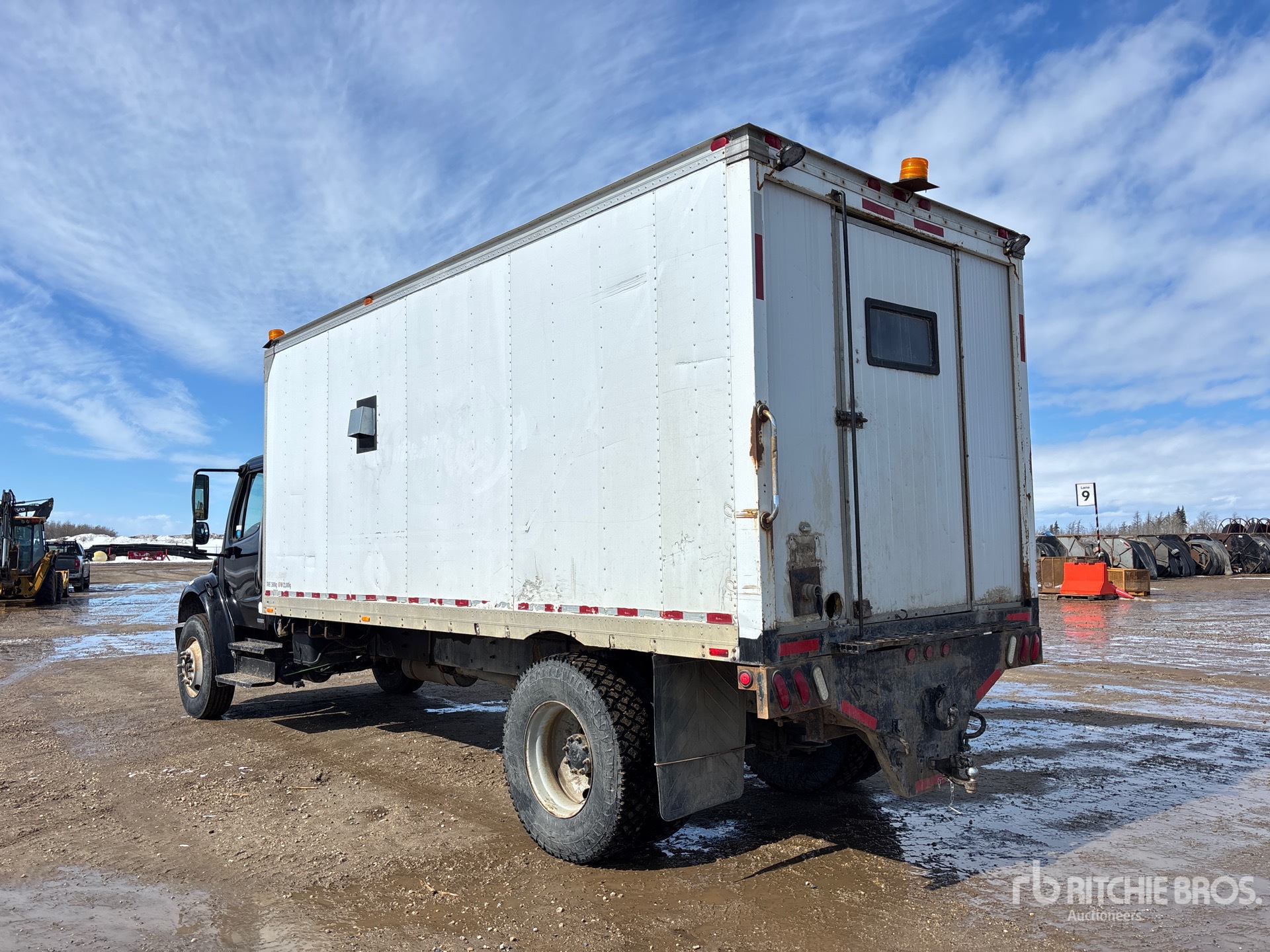 General Appearance with Foto, angolo posteriore sinistro