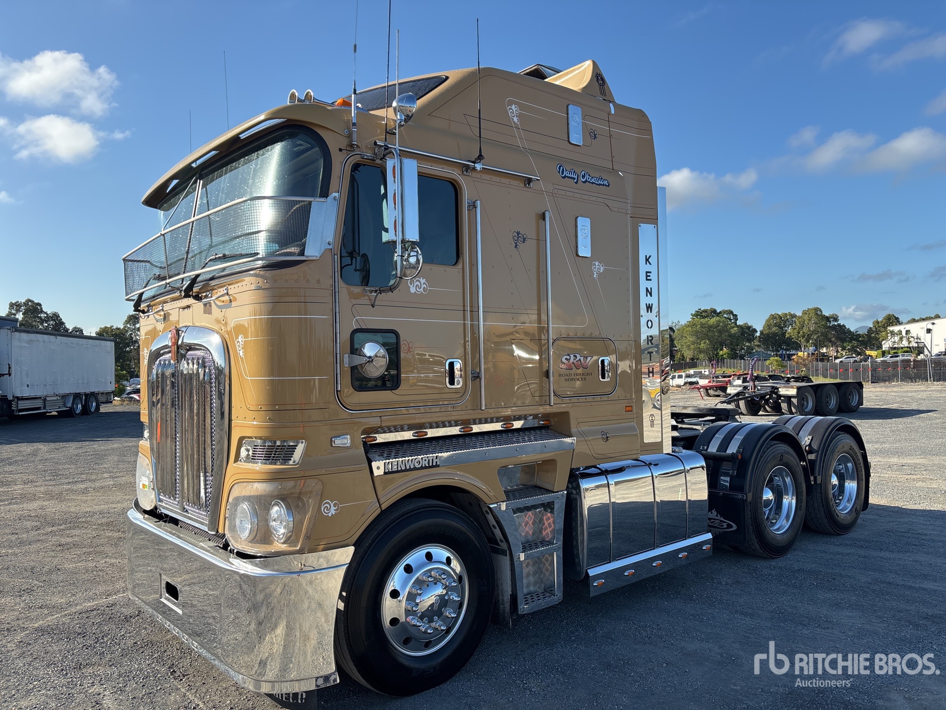 General Appearance with Picture, Right Front Corner