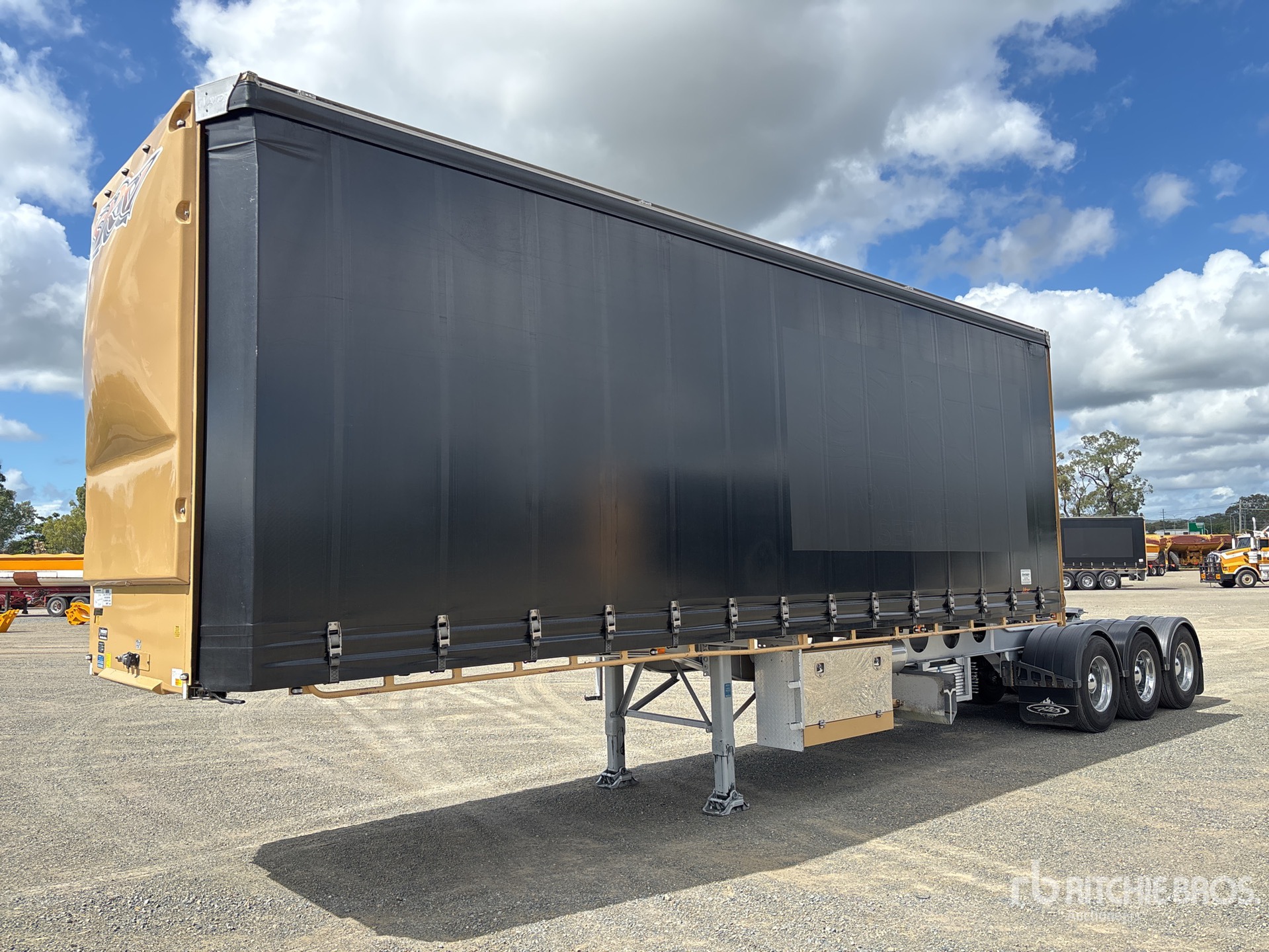 General Appearance with Bild, Ecke vorne rechts