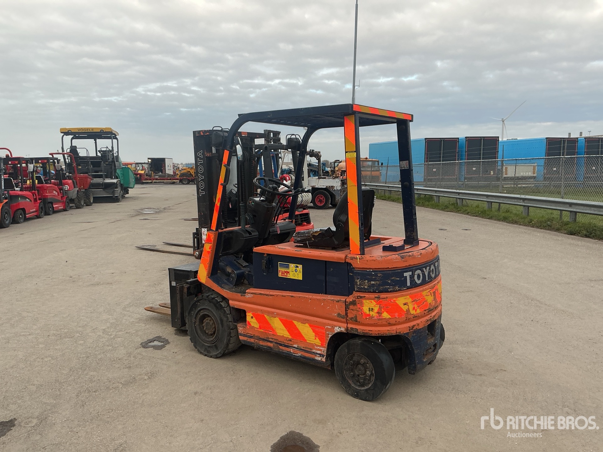 General Appearance with Foto, angolo posteriore sinistro