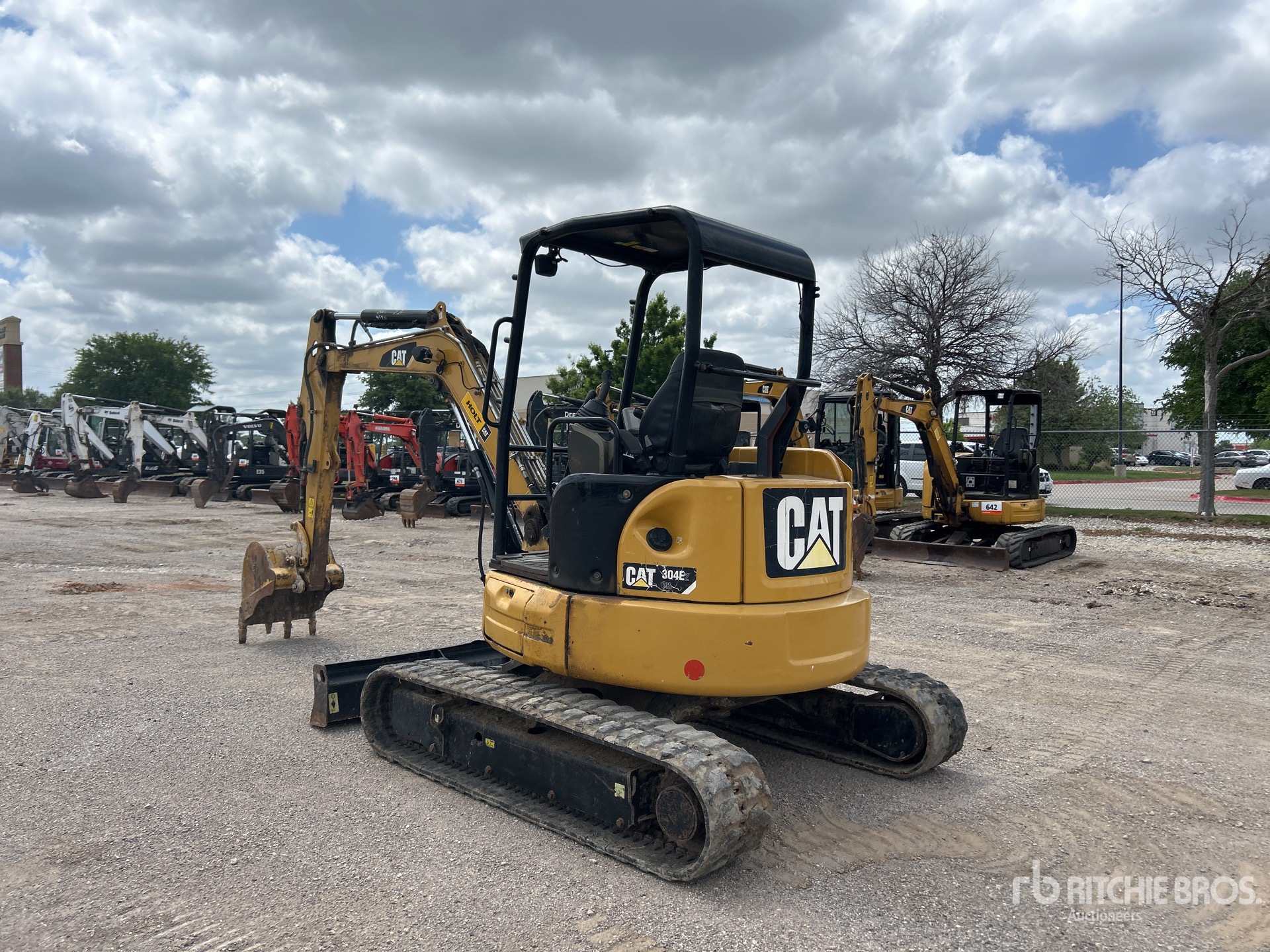 General Appearance with Foto, angolo posteriore sinistro