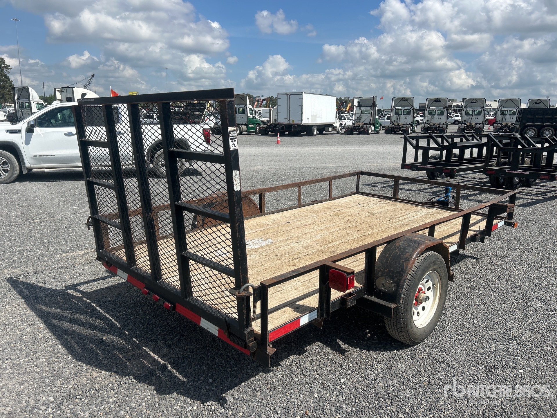 Aspect général with Image, coin arrière droit