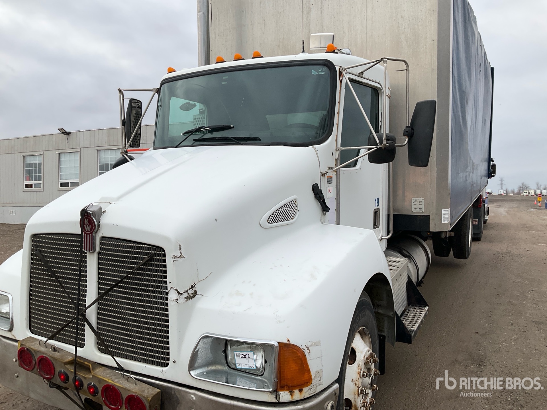 2002 Kenworth T300