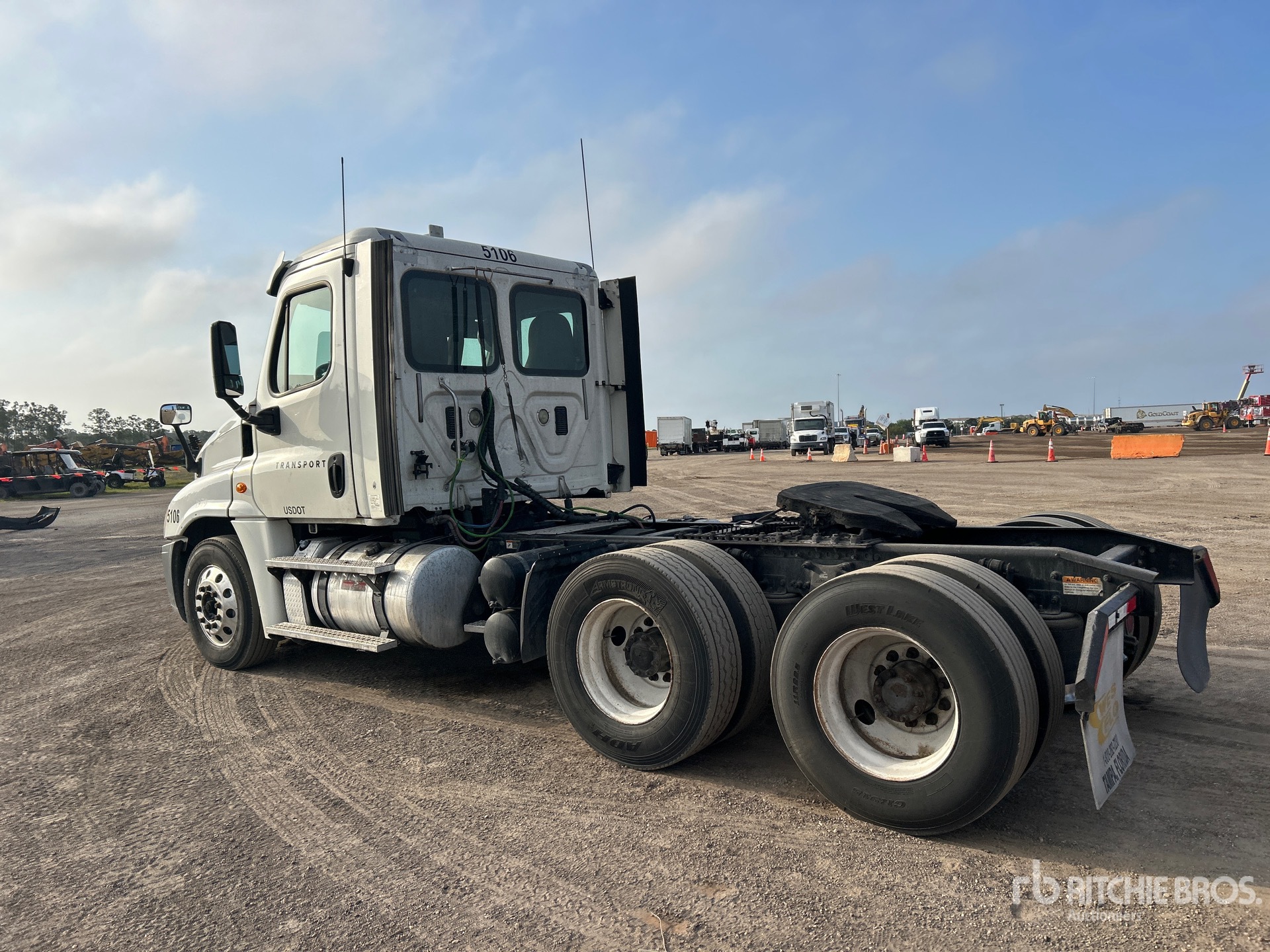 General Appearance with Bild, Ecke hinten links